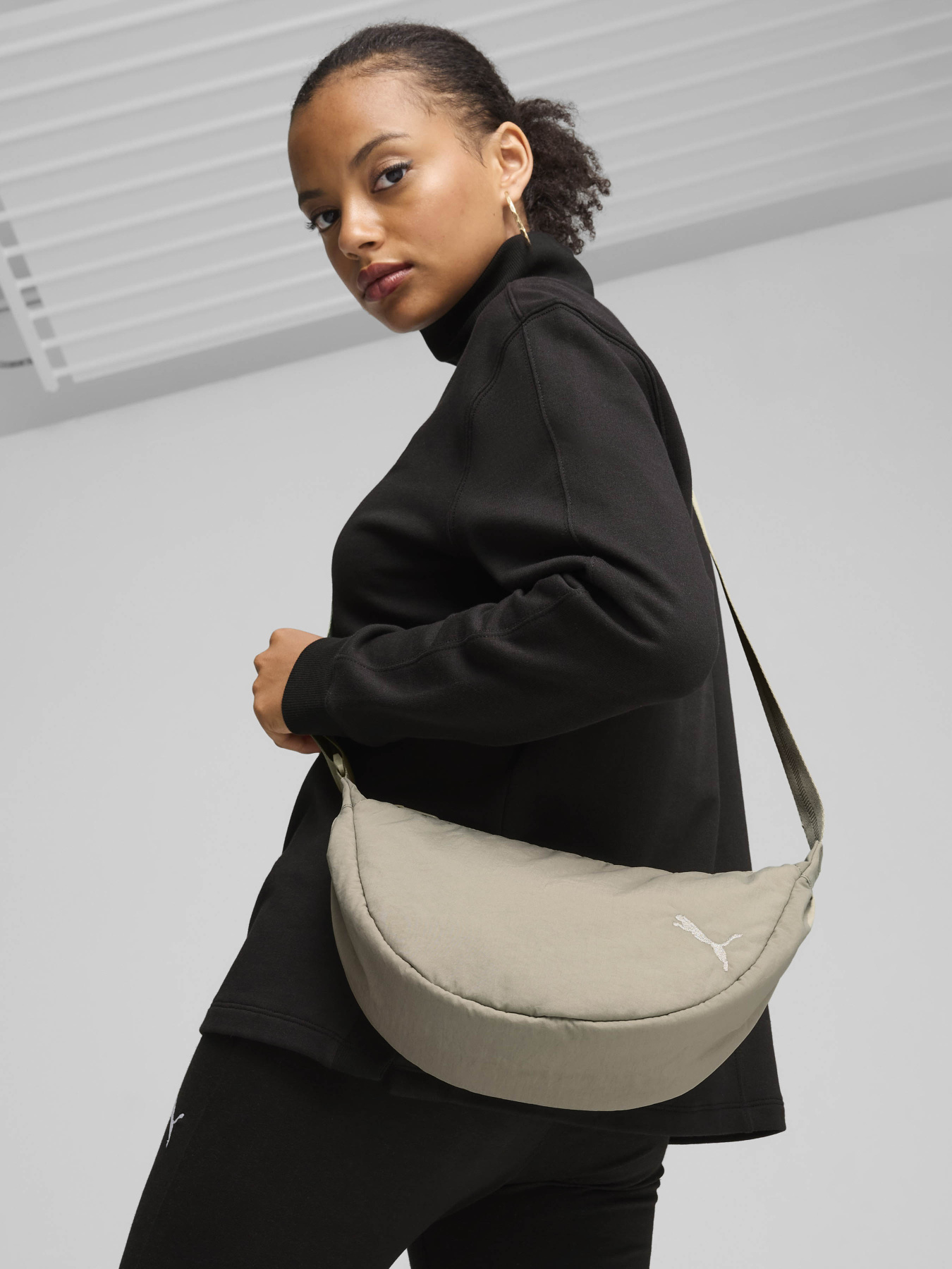 Сумки PUMA CORE HER модель 09093606 Фото