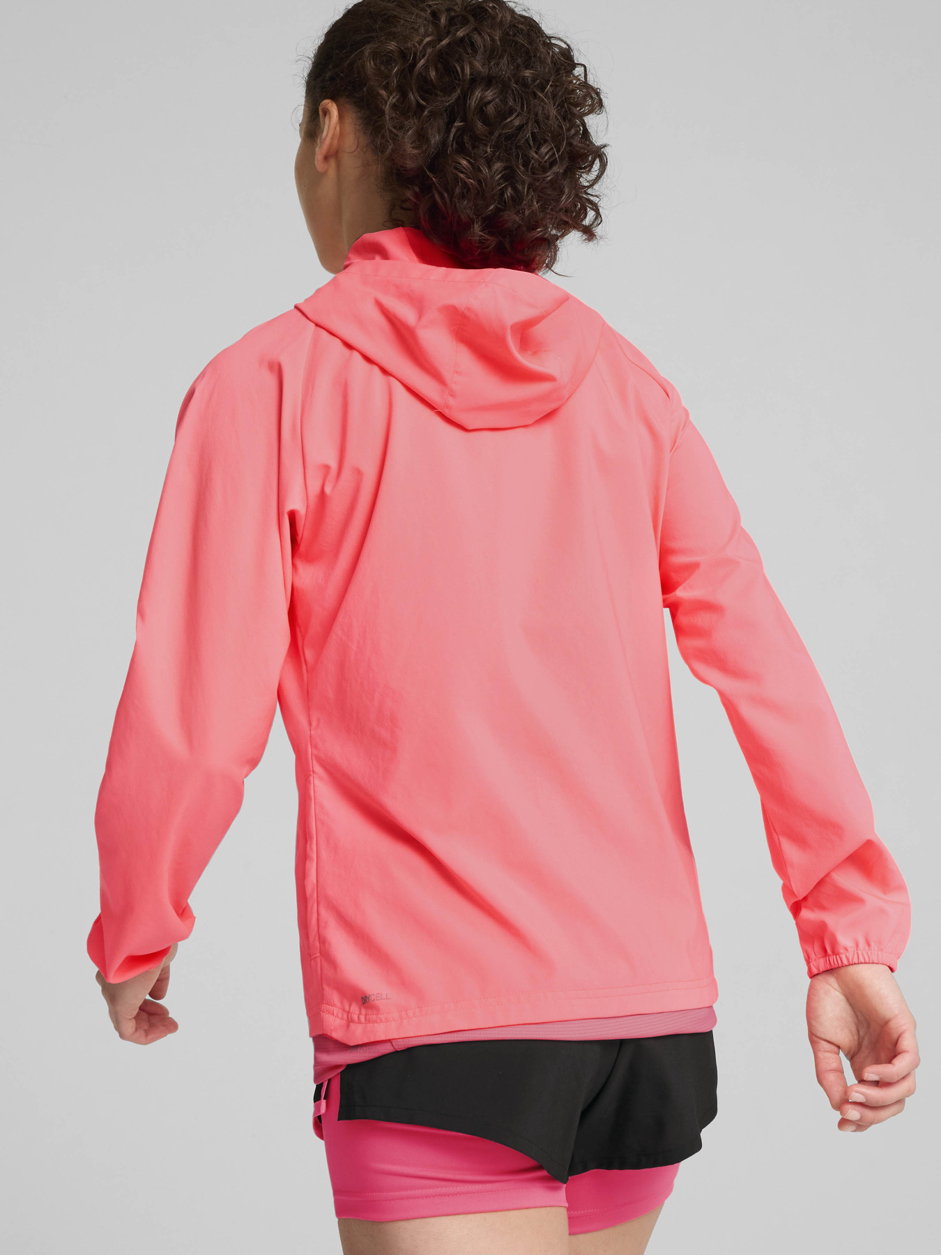Куртки и дубленки PUMA RUN FAV HOOD WOVEN модель 52317299 Куртки и дубленки PUMA RUN FAV HOOD WOVEN модель 52317299 Фото
