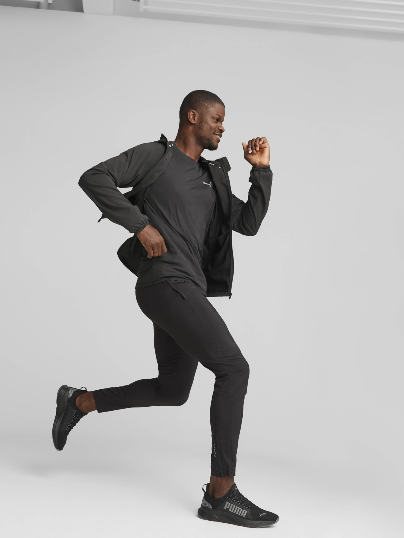 Куртки та дублянки PUMA RUN FAVOURITE модель 52315401 Фото
