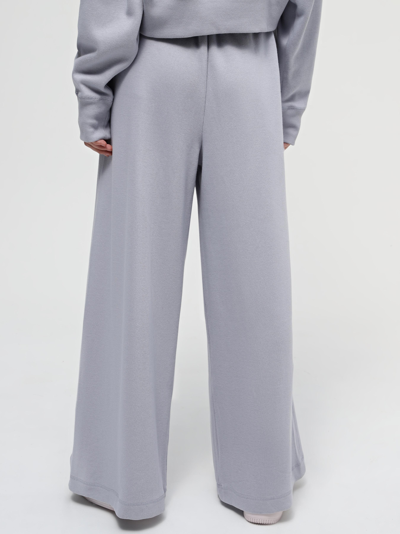 Брюки PUMA CLASSICS+ RELAXED модель 62427463 Фото