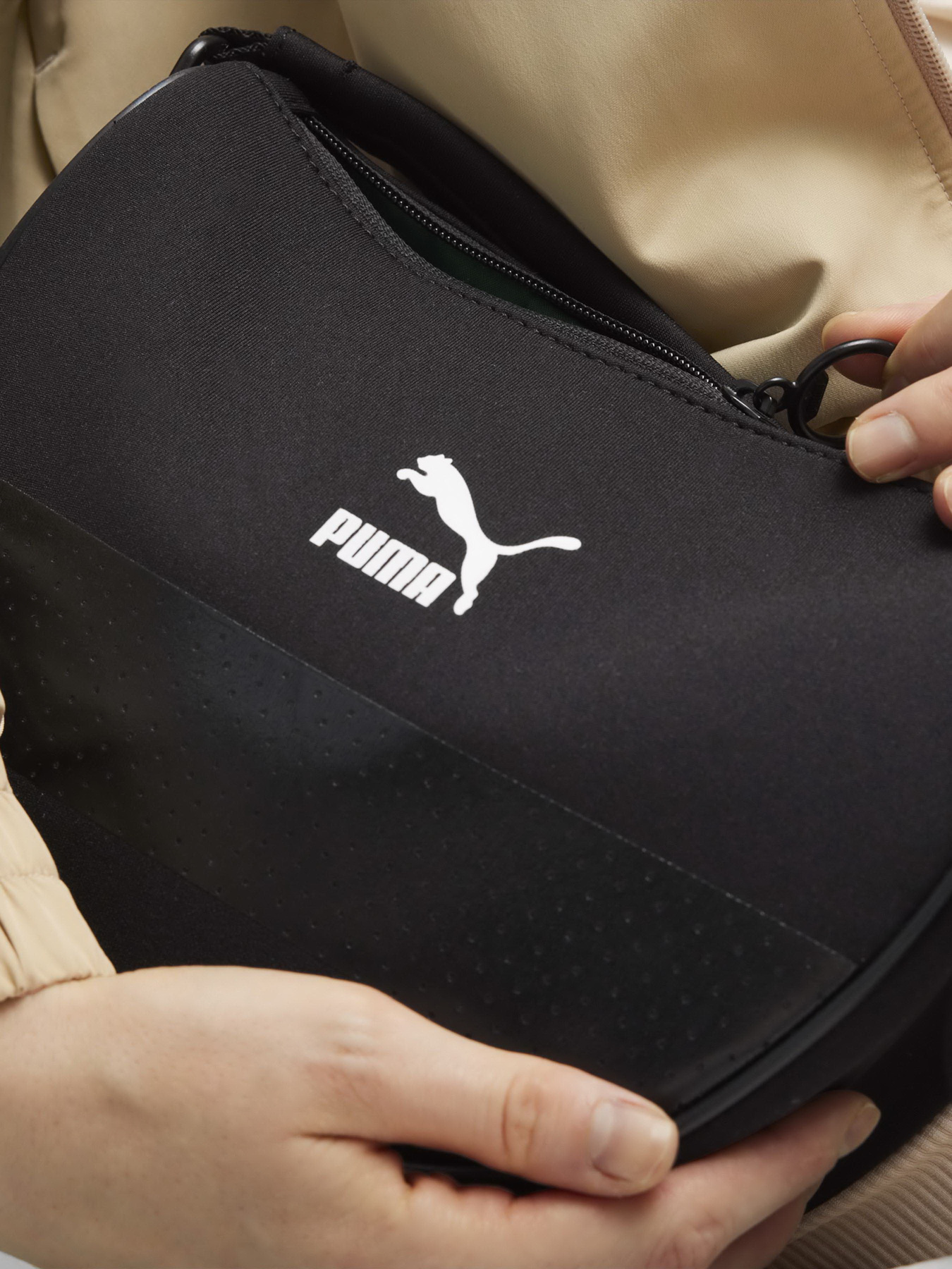 Сумки PUMA CLASSICS SEAS. HALF MOON модель 09038201 Фото
