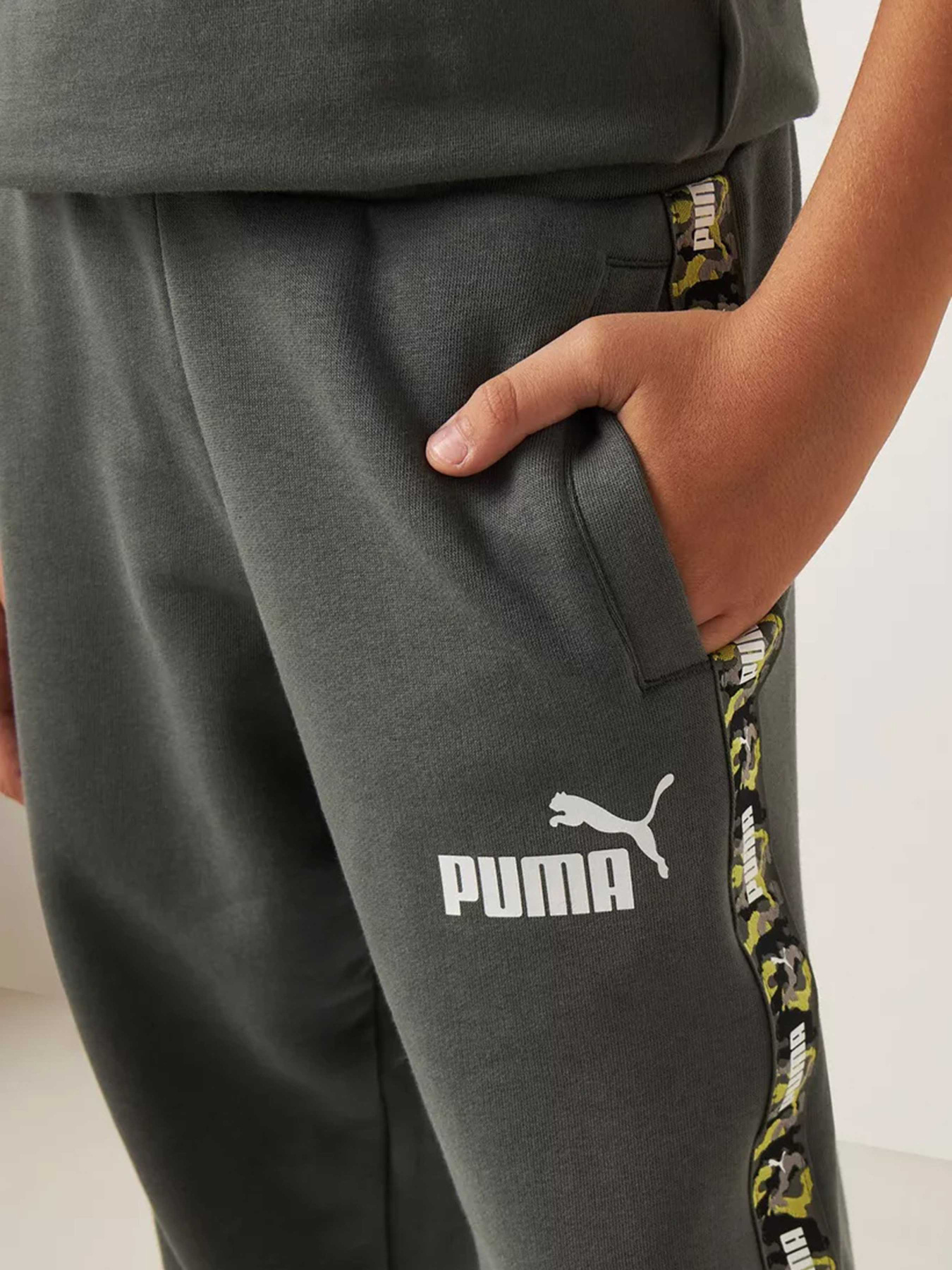 Штани PUMA ESSENTIALS TAPE модель 67922180 Штани PUMA ESSENTIALS TAPE модель 67922180 Фото