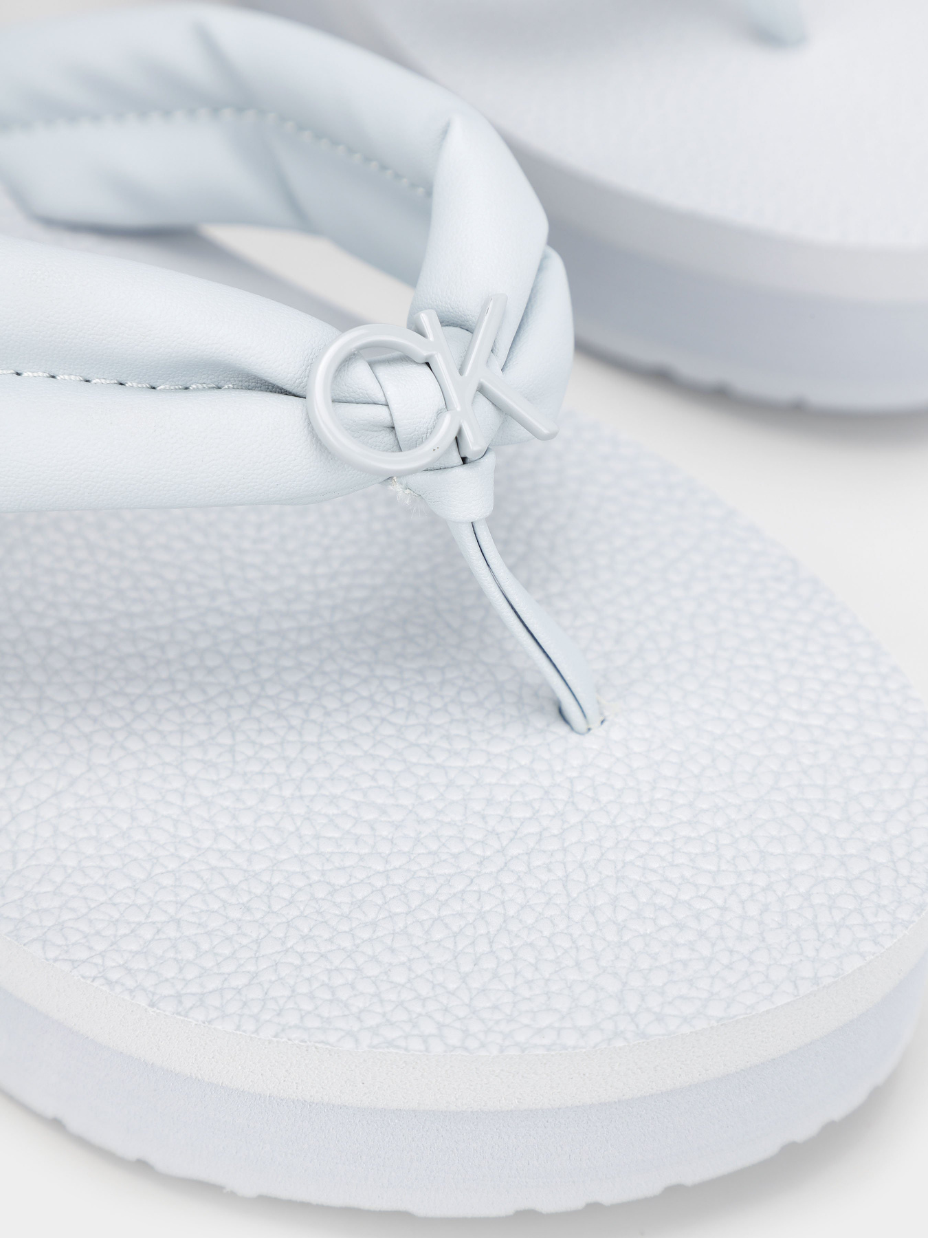 Шлёпанцы Calvin Klein Flatform Flip Flop W/Hw модель HW0HW01503-DYI Шлёпанцы Calvin Klein Flatform Flip Flop W/Hw модель HW0HW01503-DYI Фото