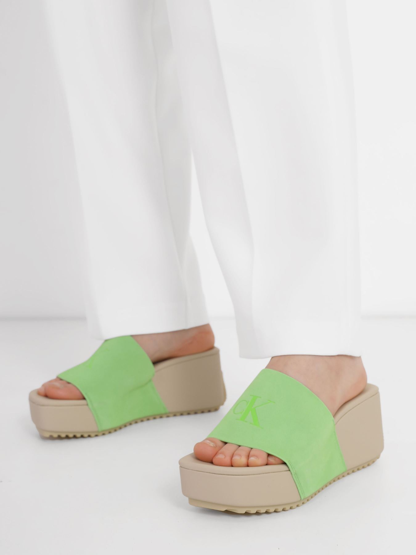 Шльопанці Calvin Klein Wedge Block Sandal Su Con модель YW0YW01015-ZAA Фото