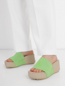 Шльопанці Calvin Klein Wedge Block Sandal Su Con модель YW0YW01015-ZAA Фото