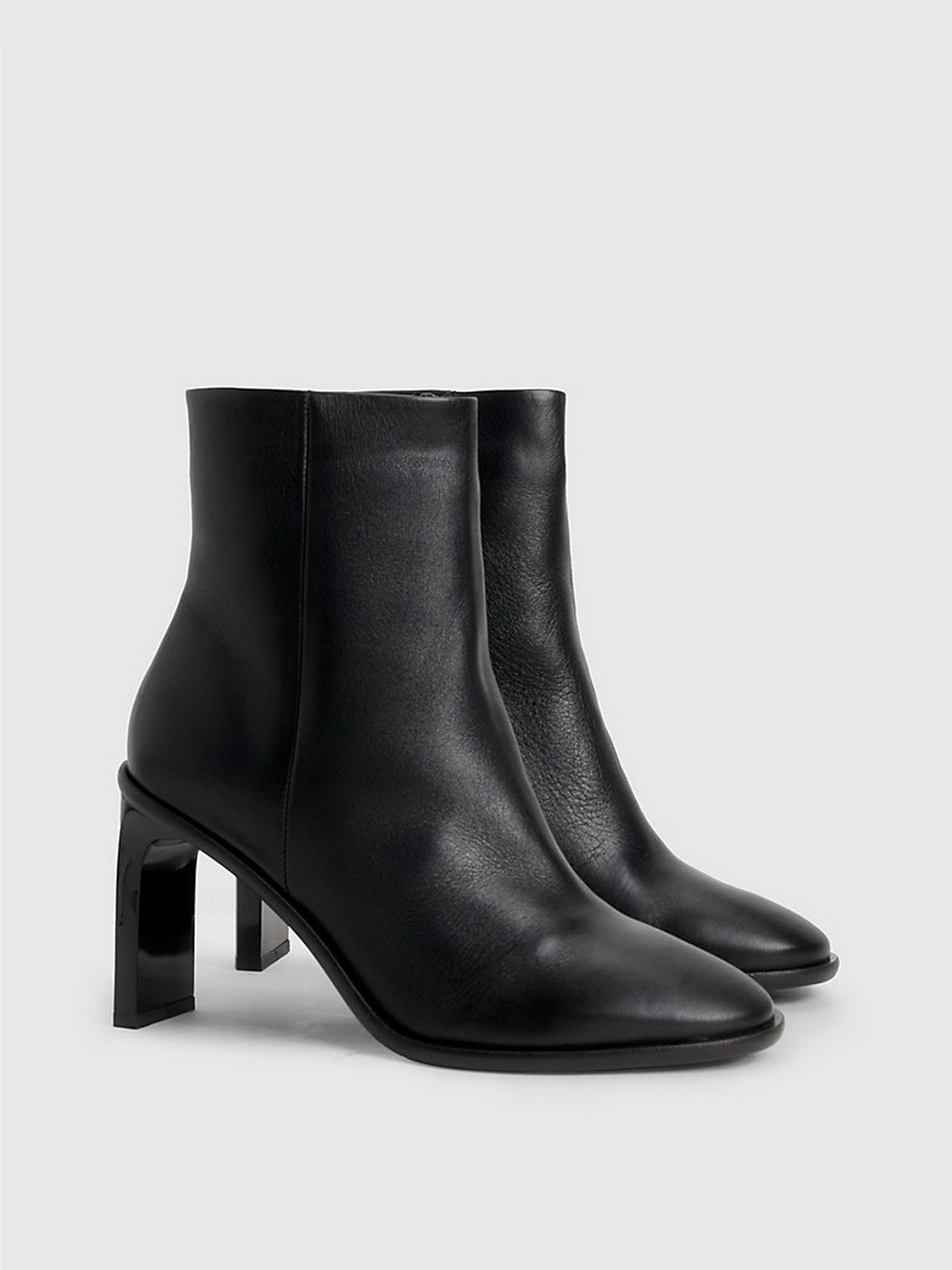 Ботинки и сапоги Calvin Klein Curved Stil 90Hh модель HW0HW01601-BEH Ботинки и сапоги Calvin Klein Curved Stil 90Hh модель HW0HW01601-BEH Фото