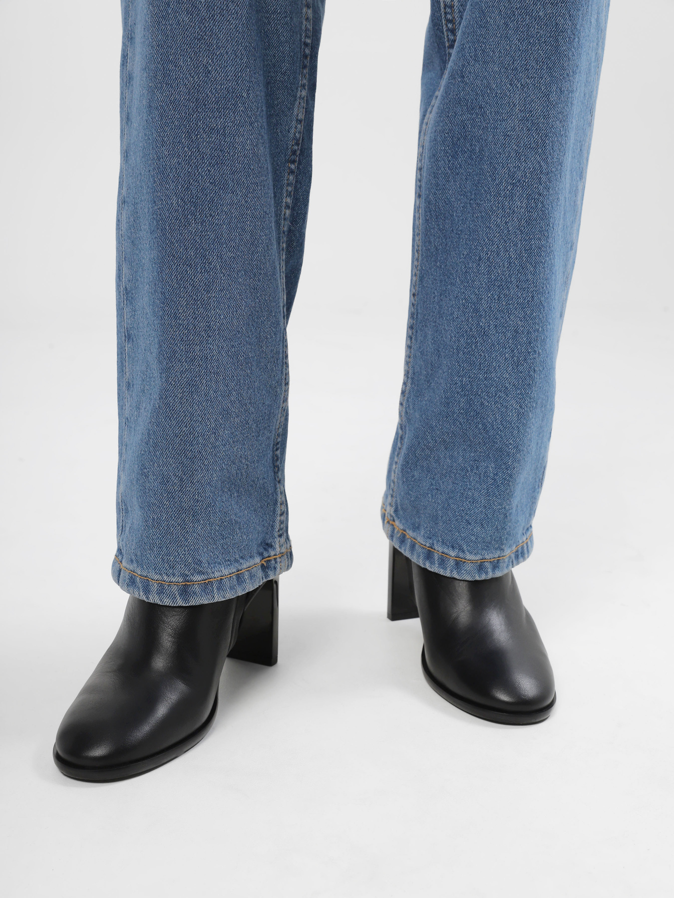 Ботинки и сапоги Calvin Klein Curved Stil 90Hh модель HW0HW01601-BEH Ботинки и сапоги Calvin Klein Curved Stil 90Hh модель HW0HW01601-BEH Фото