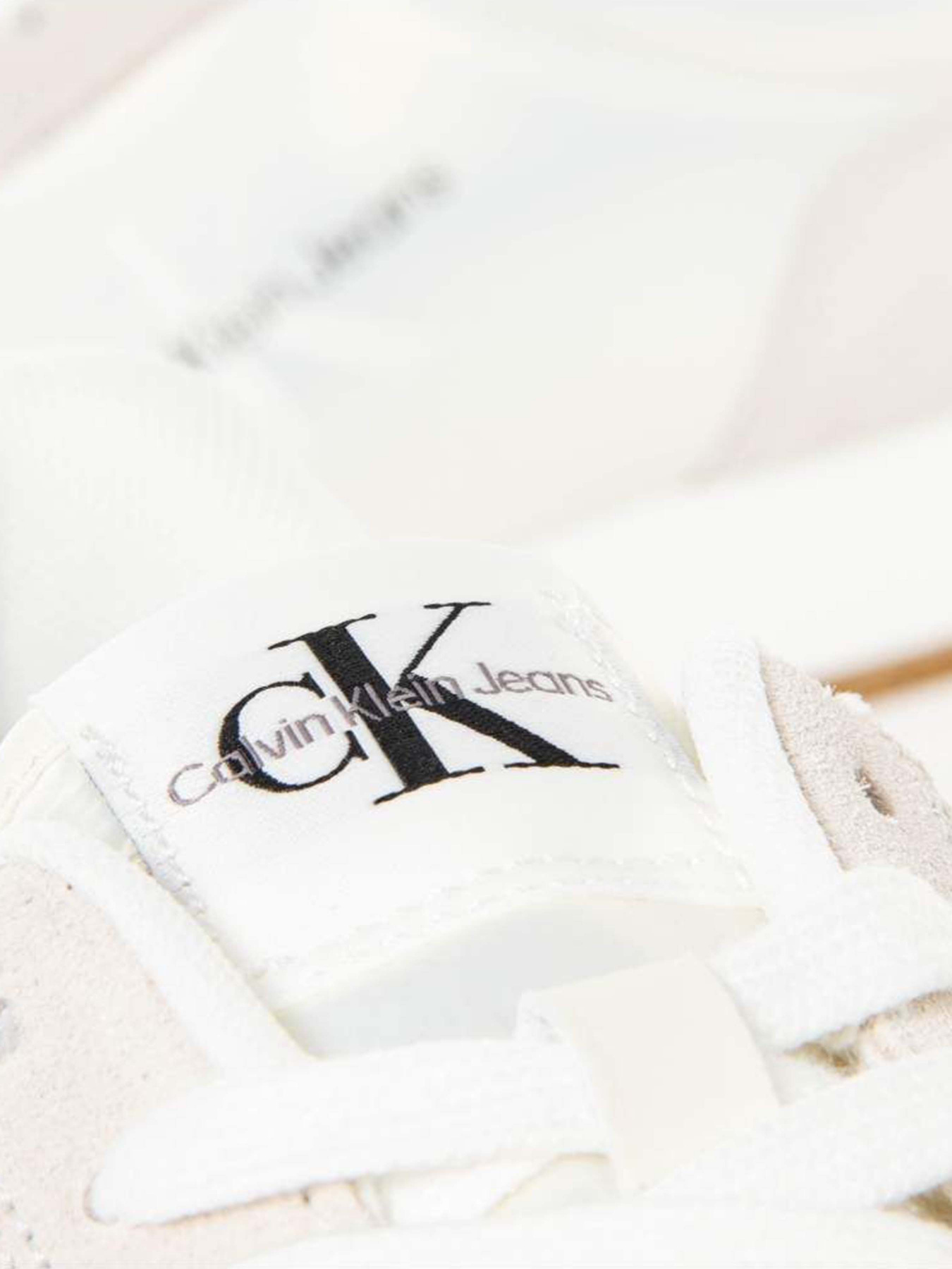 Кросівки Calvin Klein Retro Runner Sneaker модель YW0YW01056-YBI Кросівки Calvin Klein Retro Runner Sneaker модель YW0YW01056-YBI Фото