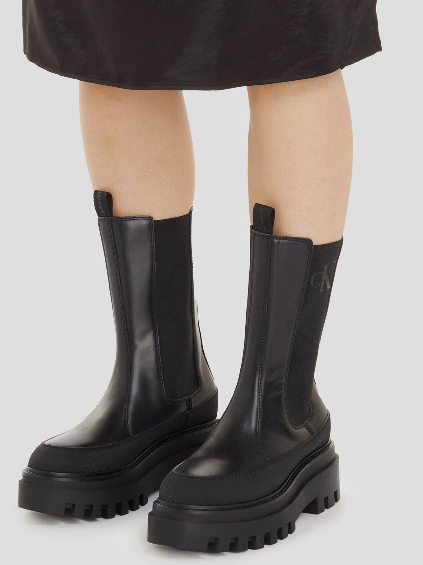 Ботинки и сапоги Calvin Klein Leather Platform Chelsea Boots модель YW0YW01111-0GT Ботинки и сапоги Calvin Klein Leather Platform Chelsea Boots модель YW0YW01111-0GT Фото