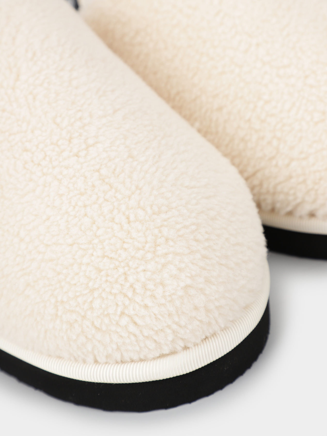 Капці Calvin Klein Faux Shearling Slippers модель YW0YW01157-0LA Капці Calvin Klein Faux Shearling Slippers модель YW0YW01157-0LA Фото