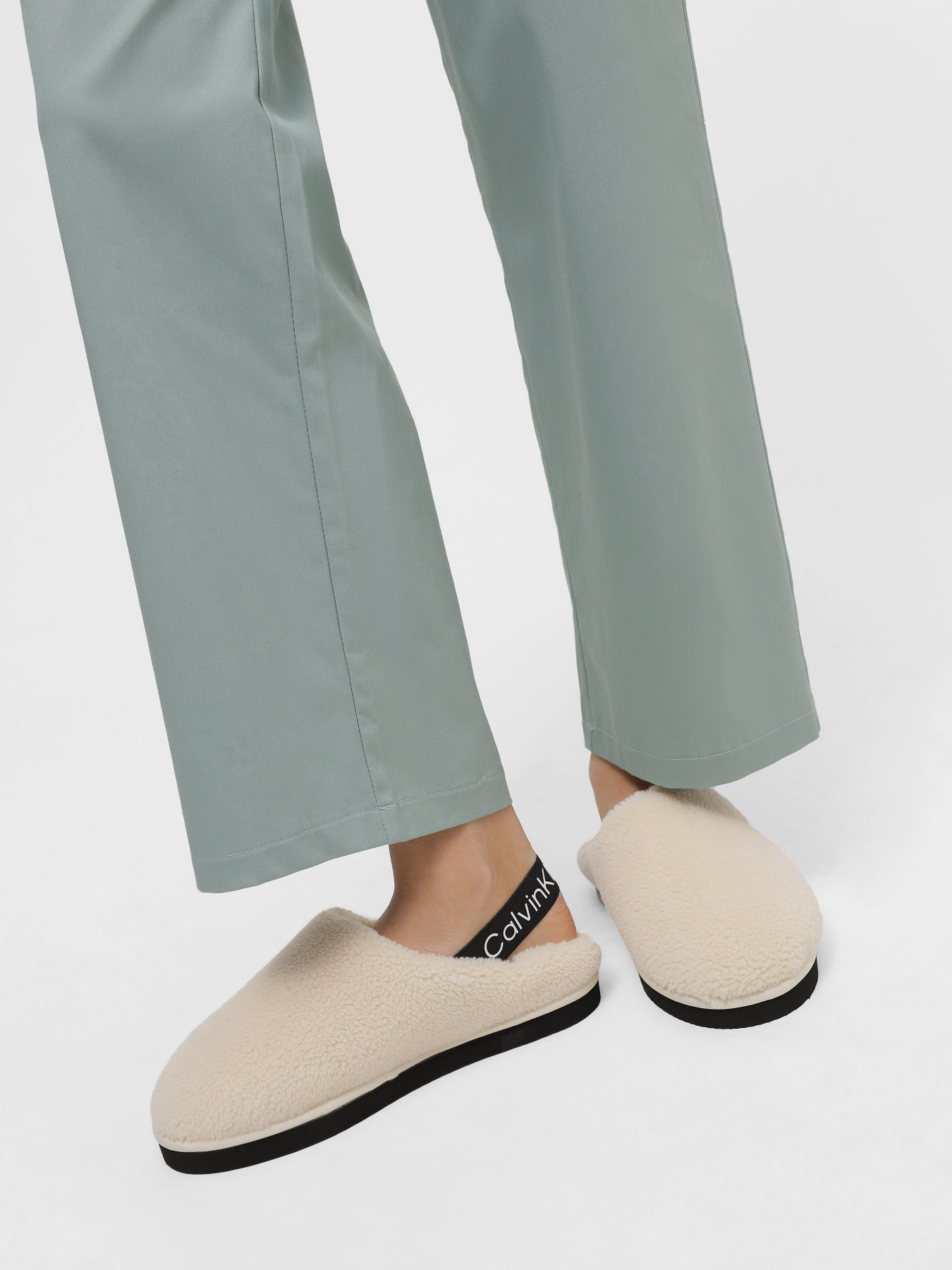 Капці Calvin Klein Faux Shearling Slippers модель YW0YW01157-0LA Капці Calvin Klein Faux Shearling Slippers модель YW0YW01157-0LA Фото