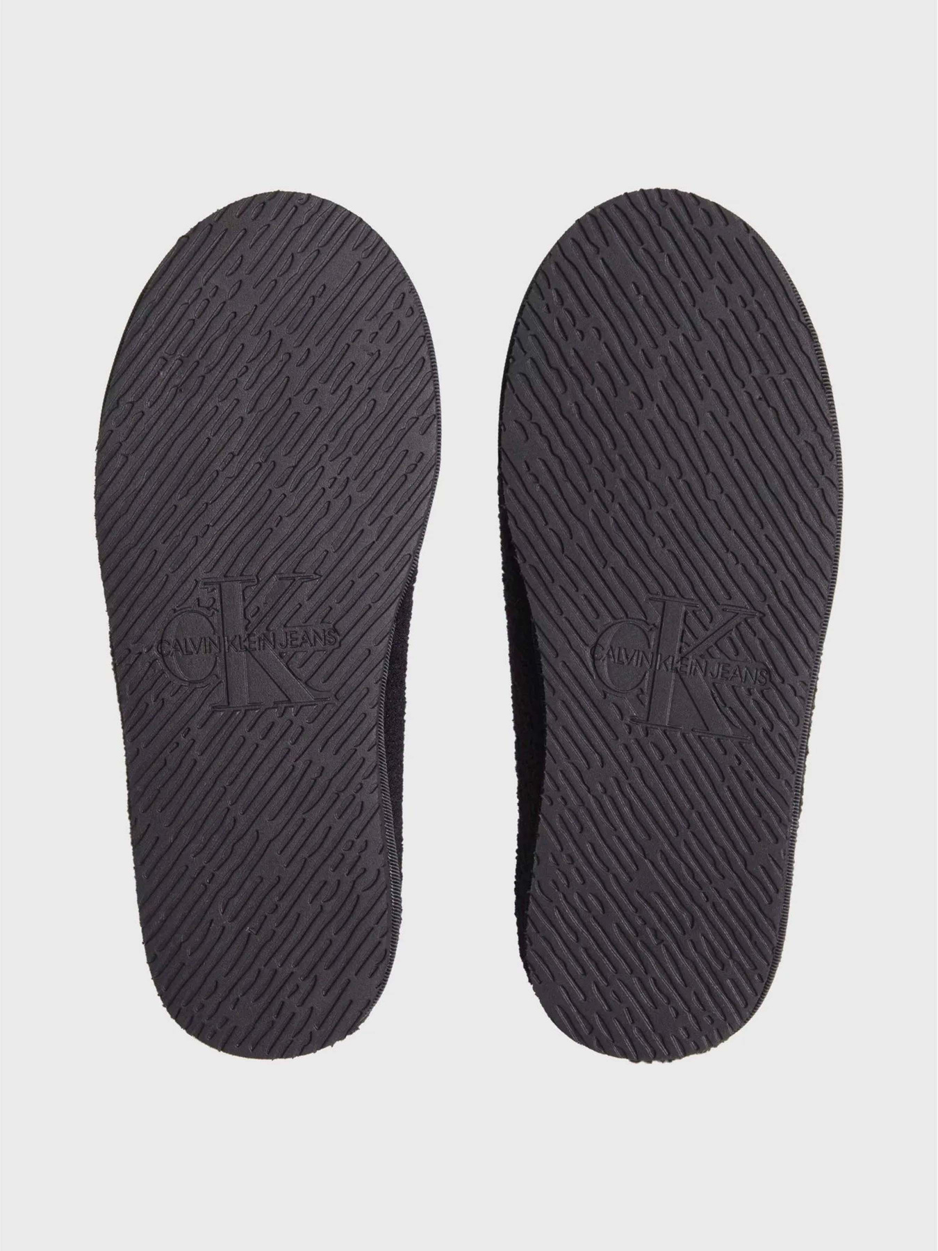 Капці Calvin Klein Faux Shearling Slippers модель YW0YW01157-BEH Капці Calvin Klein Faux Shearling Slippers модель YW0YW01157-BEH Фото
