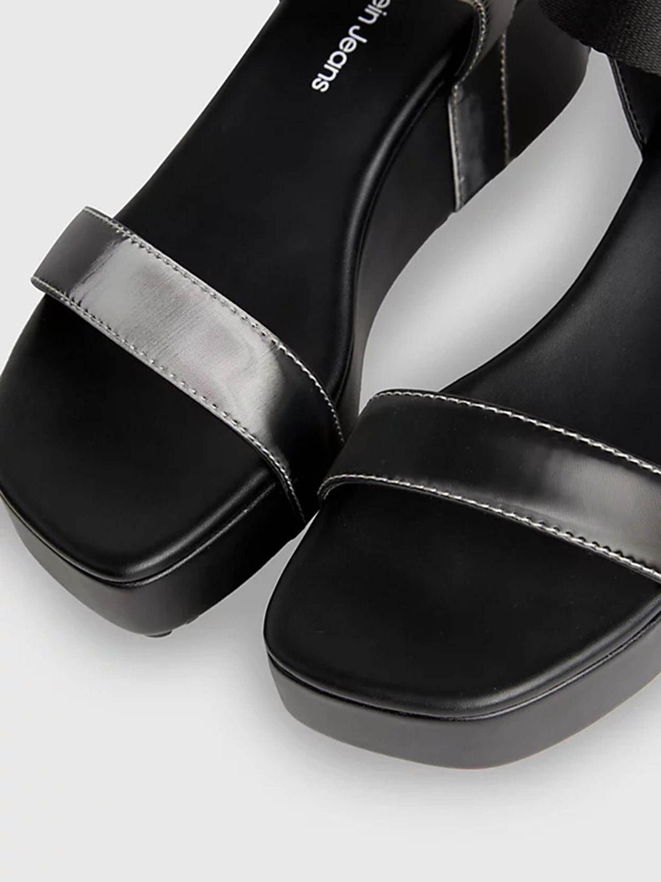 Сандалії Calvin Klein Wedge Block Sandal Metallic Dc модель YW0YW01366-0GN Фото