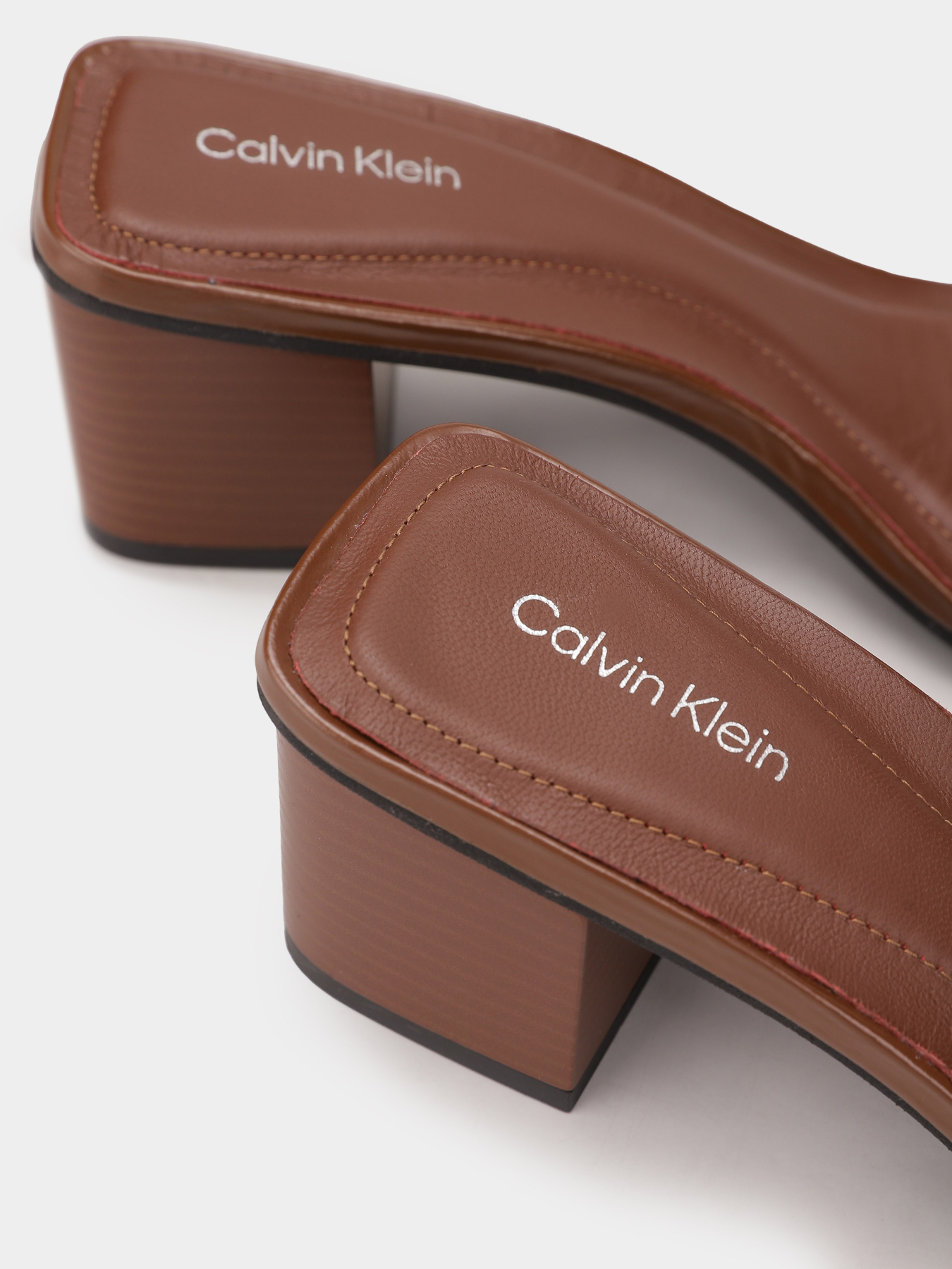 Шльопанці Calvin Klein модель HW0HW02478-GTW Фото