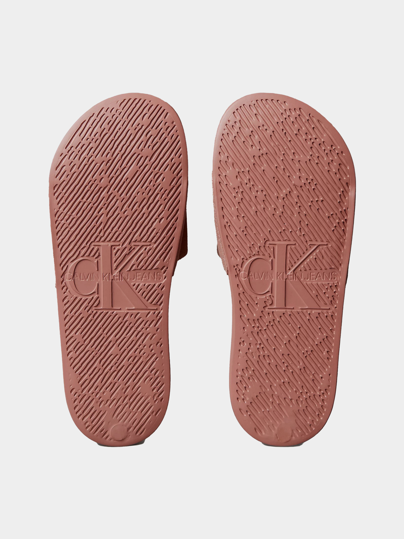 Шлёпанцы Calvin Klein SLIDE MONOGRAM WN LOGO CK модель YW0YW01967-TZ6 Фото