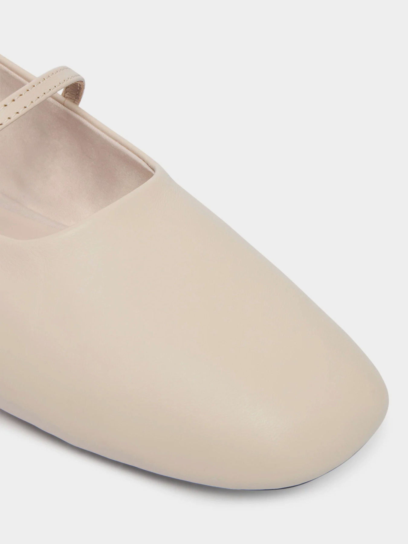 Туфлі та лофери Calvin Klein OBLIQUE BALLERINA MJ LTH HDW модель HW0HW02847-ABH Фото
