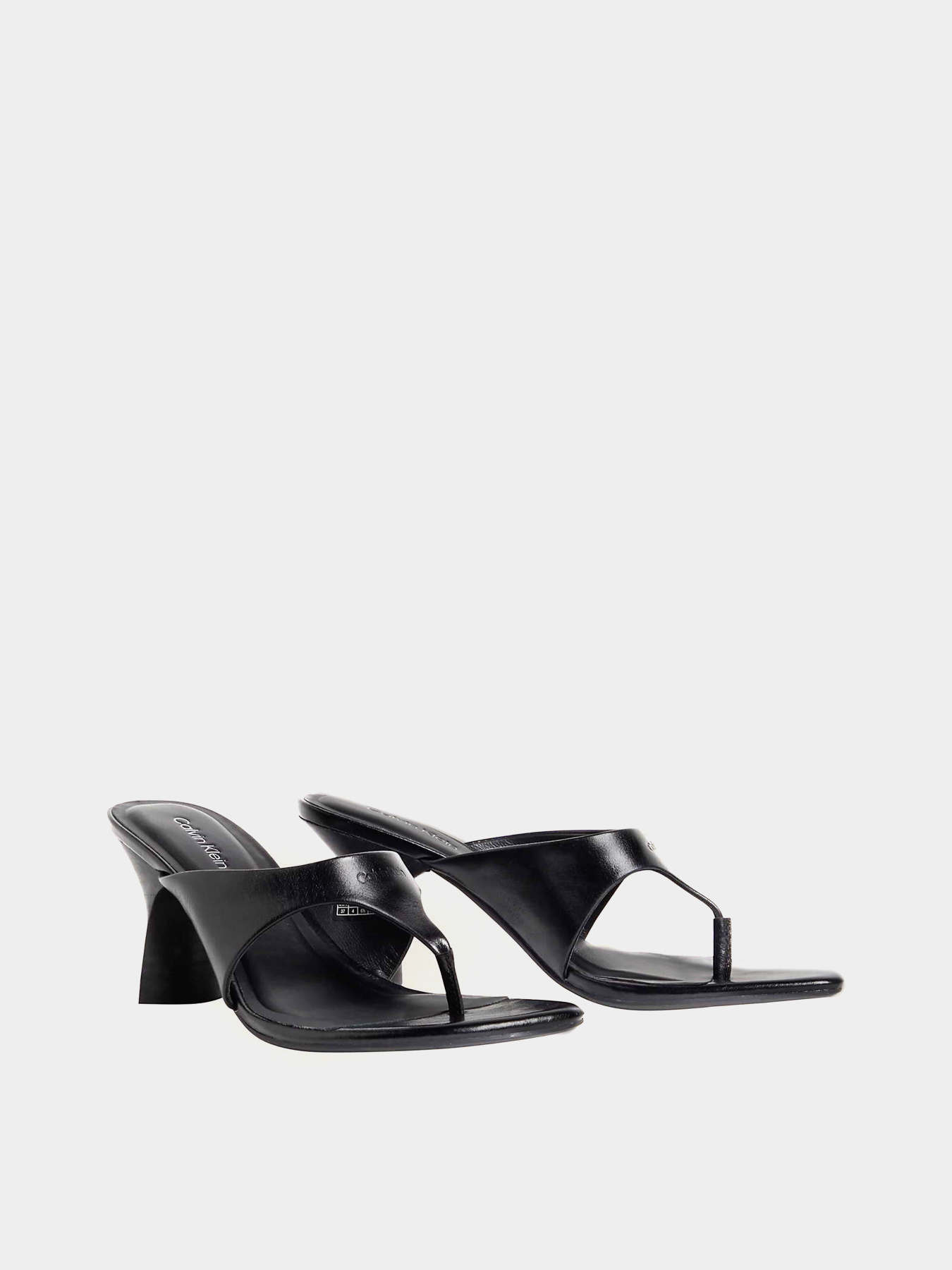 Шлёпанцы Calvin Klein SCULPT KITT HEEL SNDL THONG LT модель HW0HW02920-0GJ Фото
