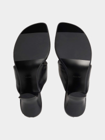 Шлёпанцы Calvin Klein SCULPT KITT HEEL SNDL THONG LT модель HW0HW02920-0GJ Фото