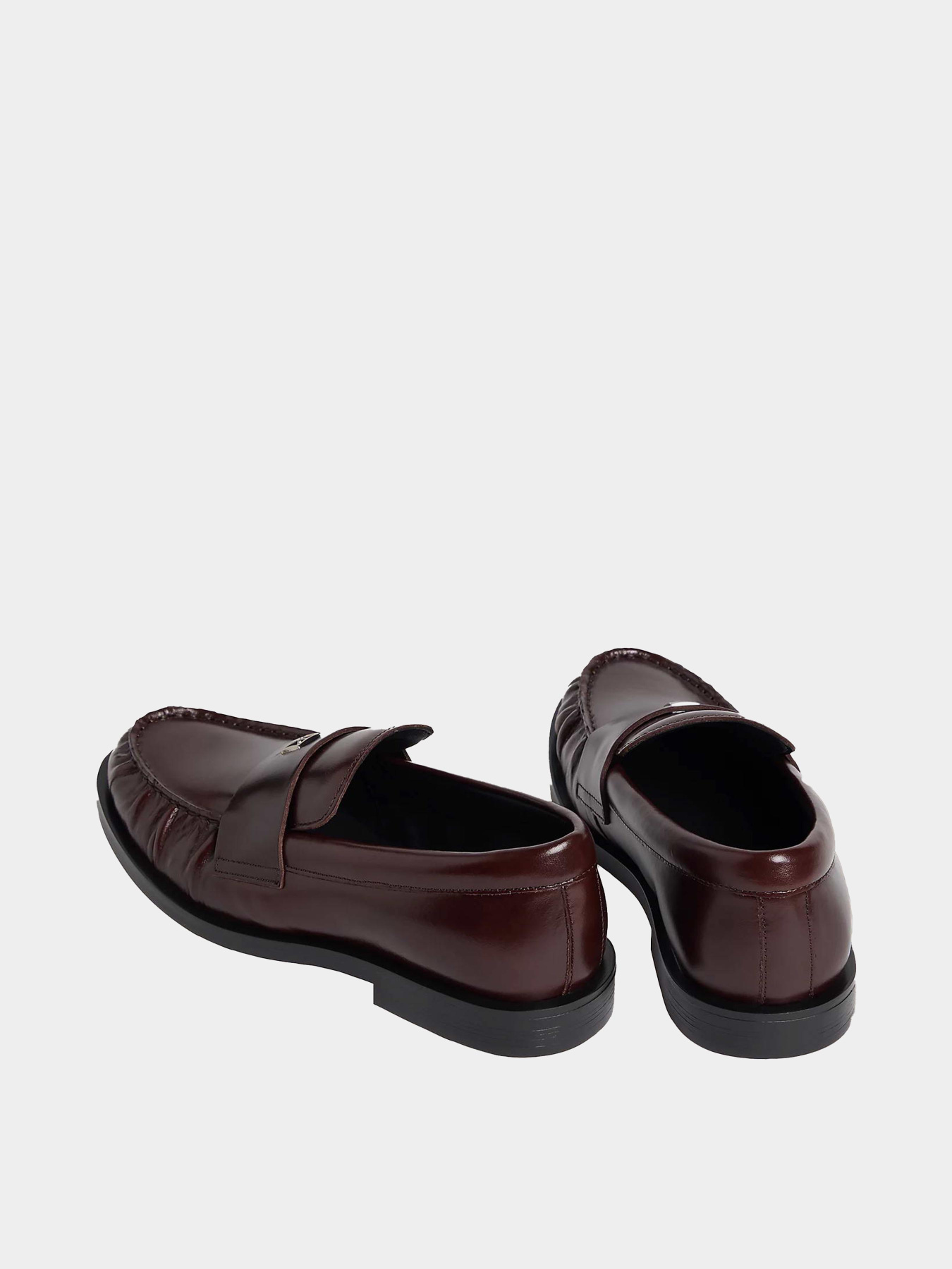 Туфлі та лофери Calvin Klein ROUND LOAFER LTH HDW модель HW0HW03031-VH2 Туфлі та лофери Calvin Klein ROUND LOAFER LTH HDW модель HW0HW03031-VH2 Фото