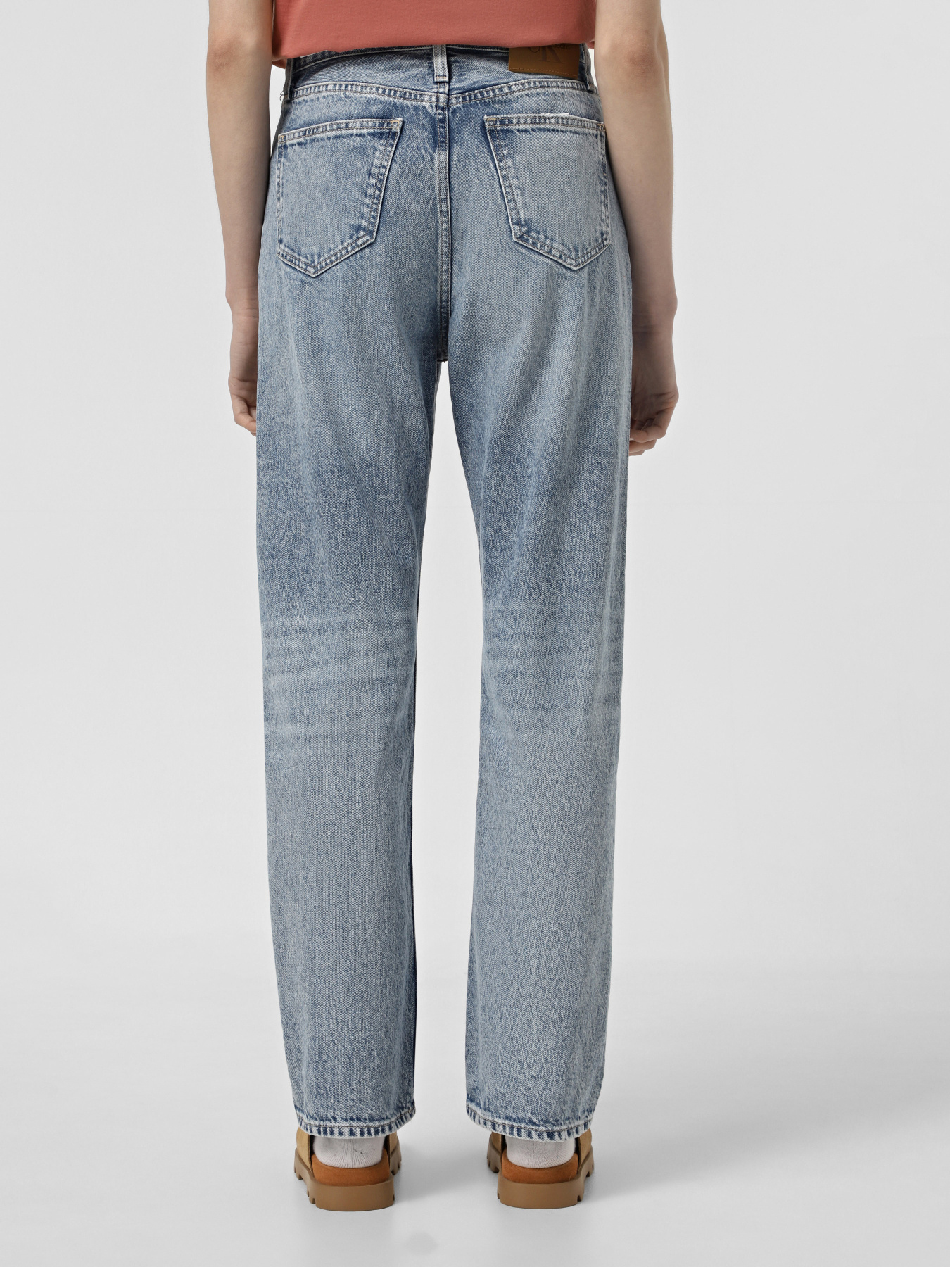 Джинси Calvin Klein Jeans High Rise Straight модель J20J224031-1A4 Джинси Calvin Klein Jeans High Rise Straight модель J20J224031-1A4 Фото