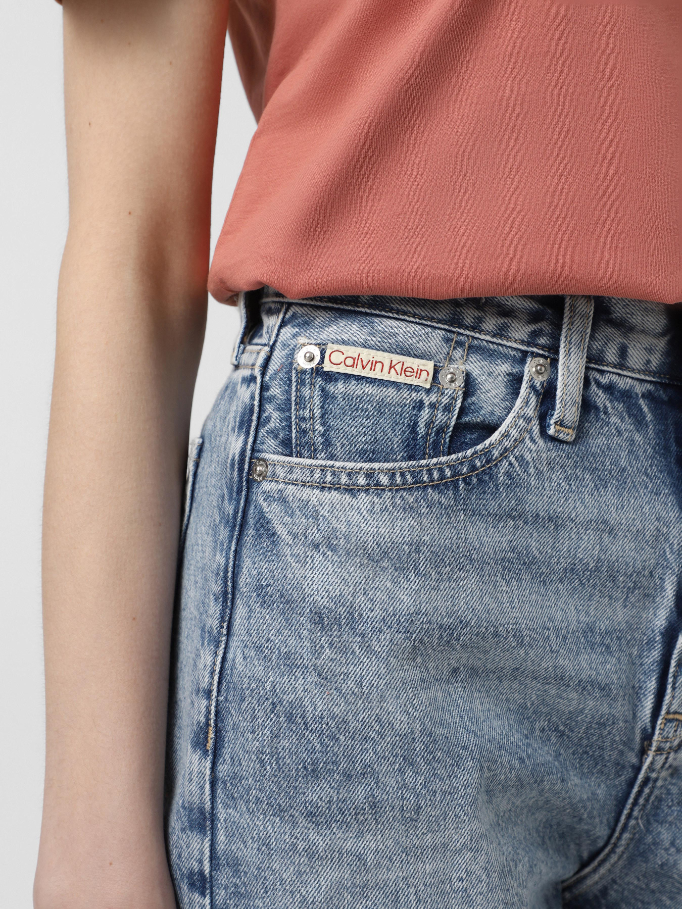 Джинси Calvin Klein Jeans High Rise Straight модель J20J224031-1A4 Джинси Calvin Klein Jeans High Rise Straight модель J20J224031-1A4 Фото