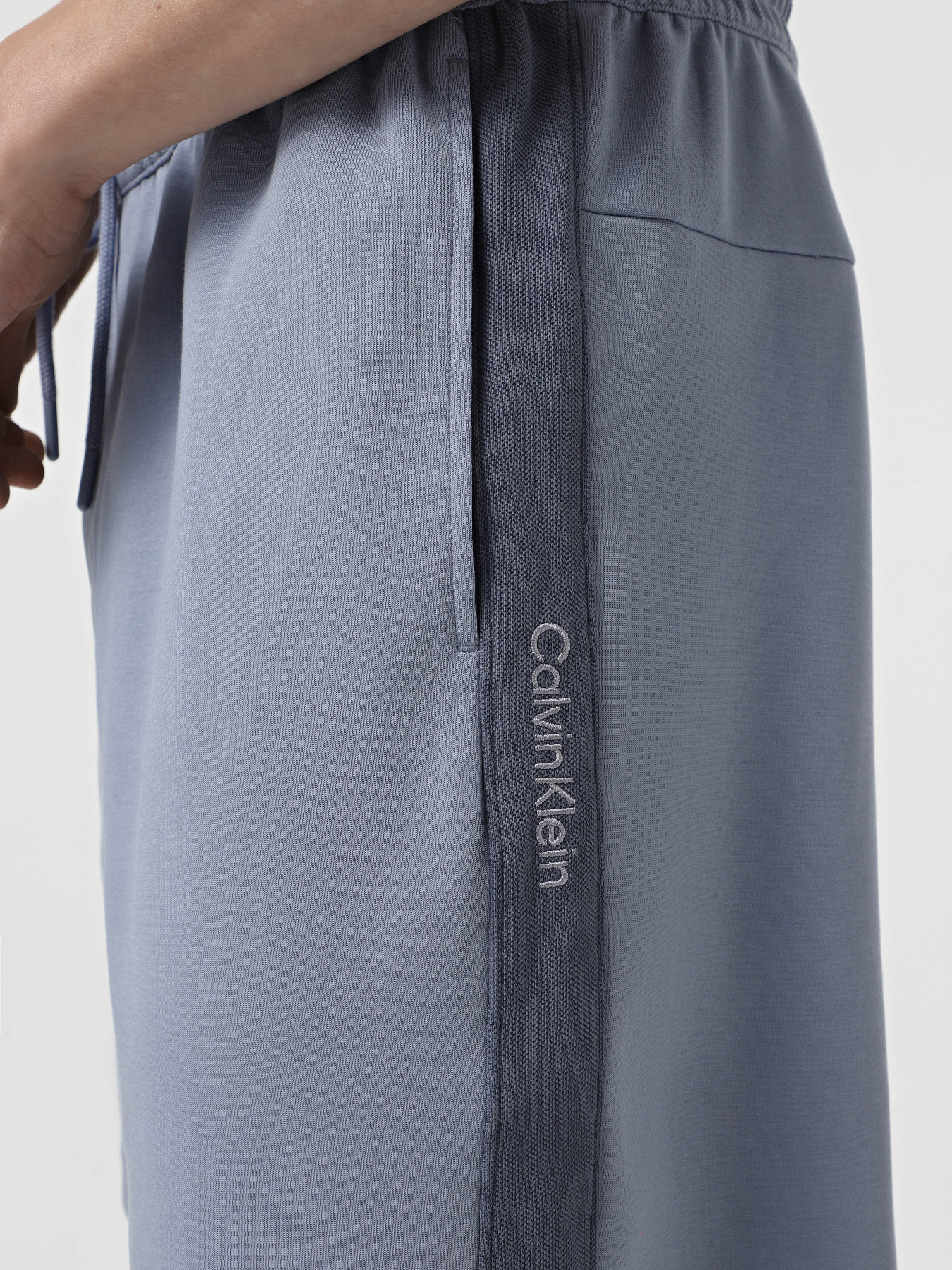 Шорты Calvin Klein Jeans модель J30J327246-CKG Фото