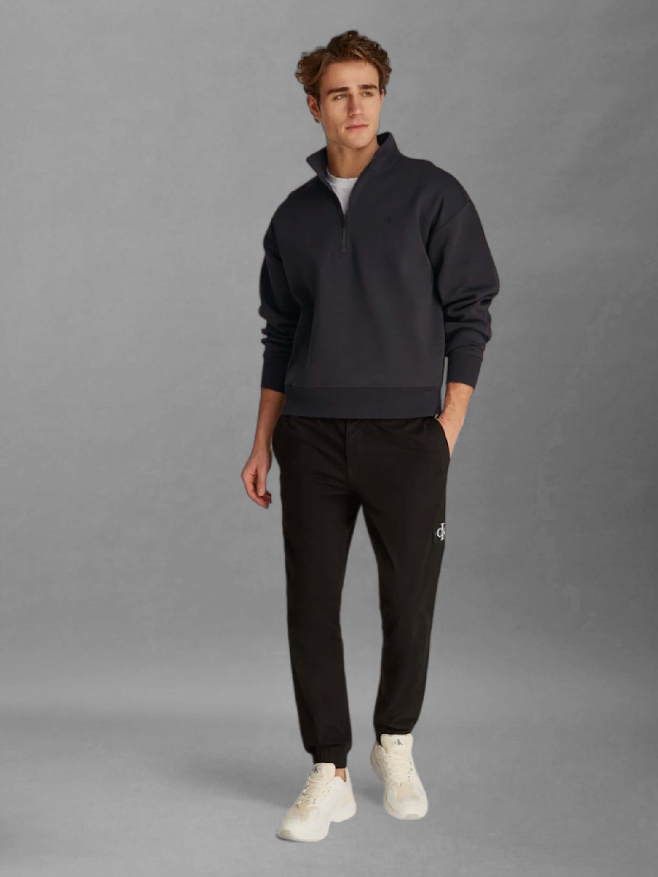 Худи и свитшоты Calvin Klein Jeans модель J30J327225-BA1 Фото