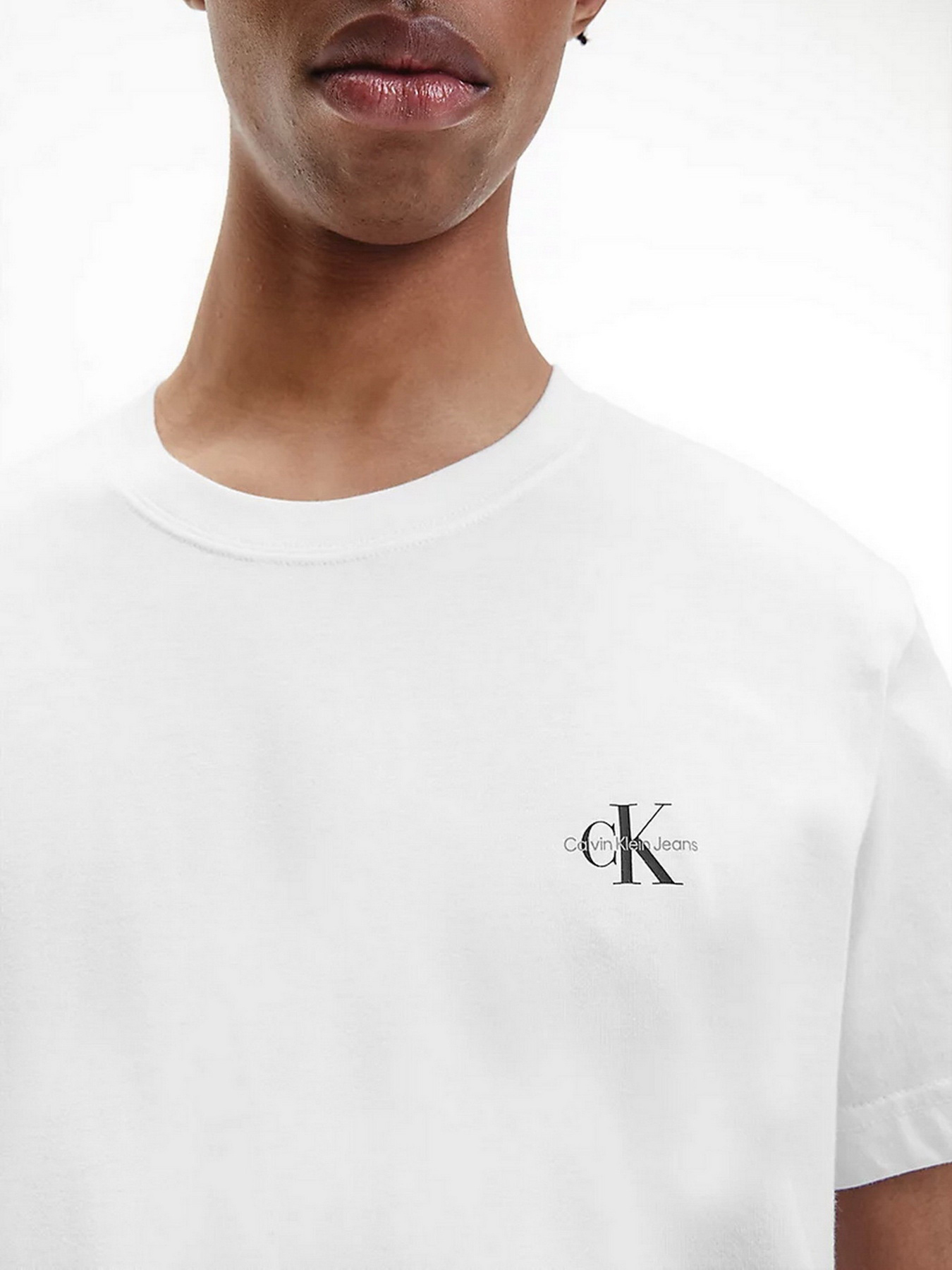 Футболки і поло Calvin Klein модель J30J320199_BEH Футболки і поло Calvin Klein модель J30J320199_BEH Фото
