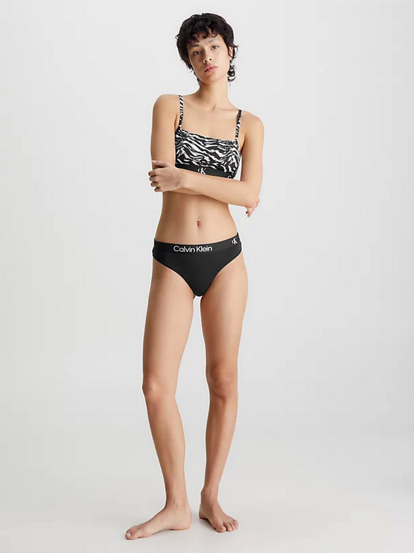 Нижня білизна Calvin Klein Underwear Modern Thong модель 000QD3990E-BIK Нижня білизна Calvin Klein Underwear Modern Thong модель 000QD3990E-BIK Фото