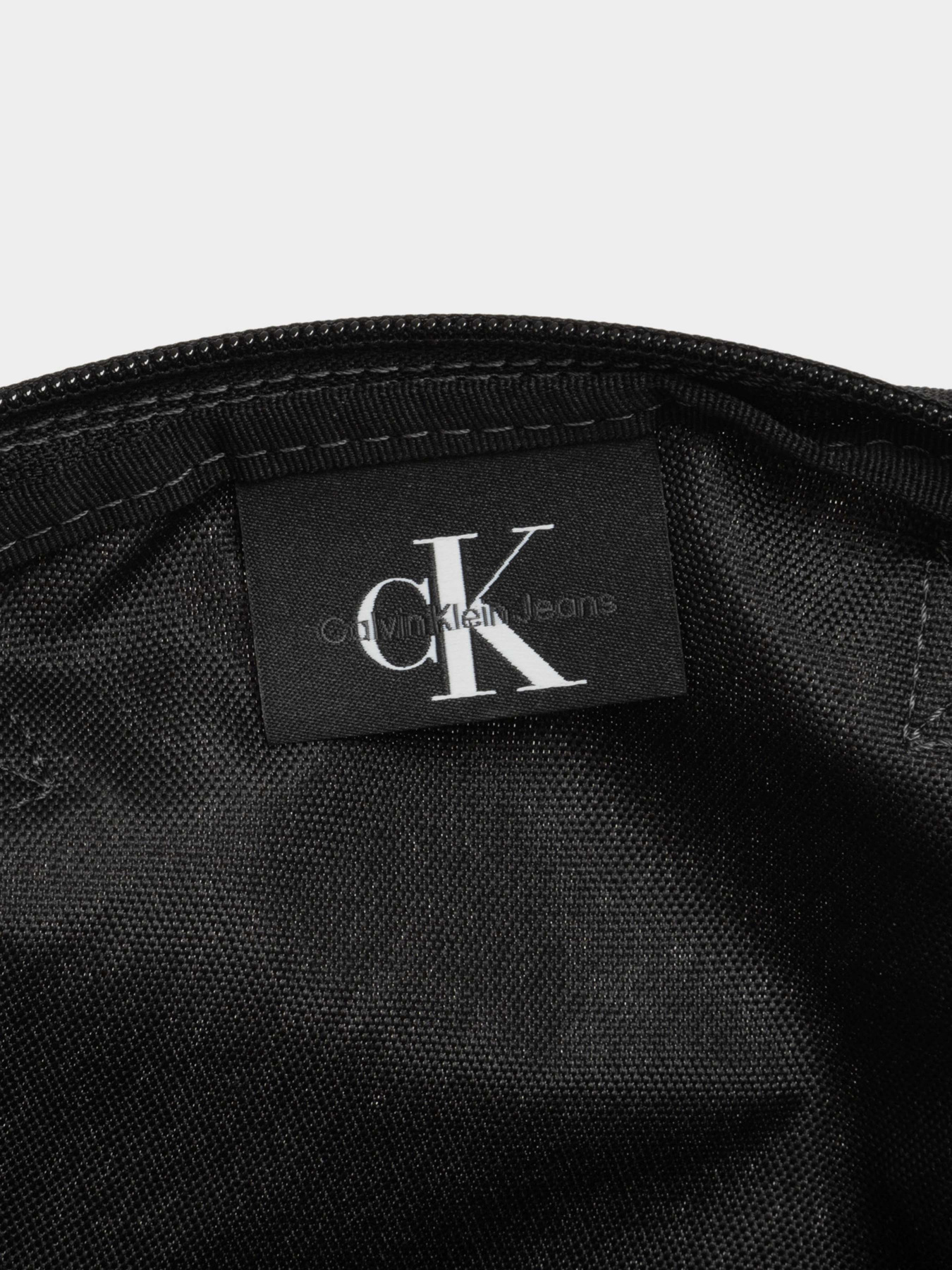 Сумки Calvin Klein Sport Essnetials Reporter 18 W модель K50K510771-BDS Сумки Calvin Klein Sport Essnetials Reporter 18 W модель K50K510771-BDS Фото