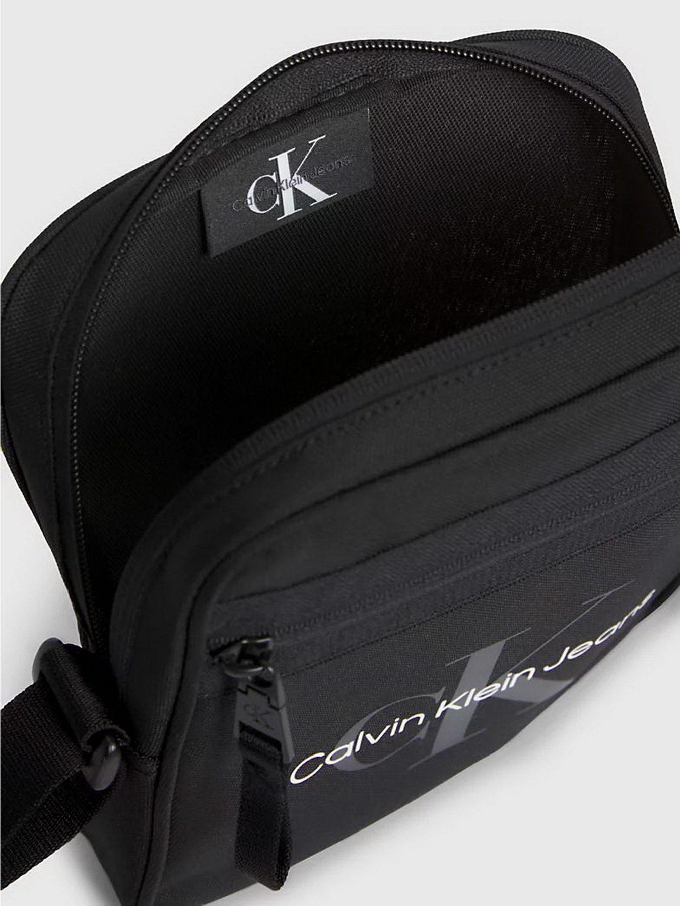 Сумки Calvin Klein Sport Essentials Reporter18 M модель K50K511098-BDS Сумки Calvin Klein Sport Essentials Reporter18 M модель K50K511098-BDS Фото