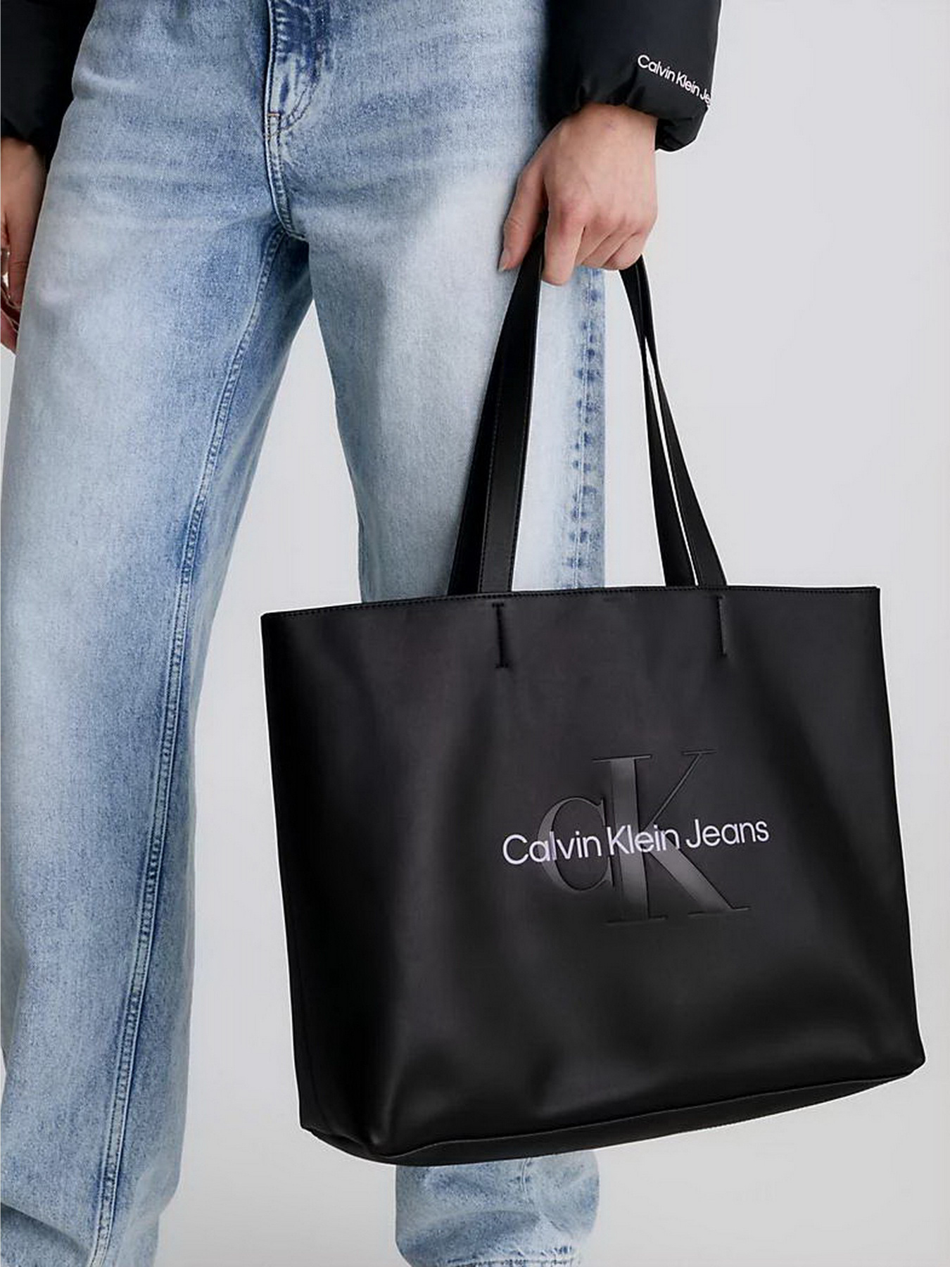 Сумки Calvin Klein Sculpted Slim Tote34 Mono модель K60K610825-0GJ Фото