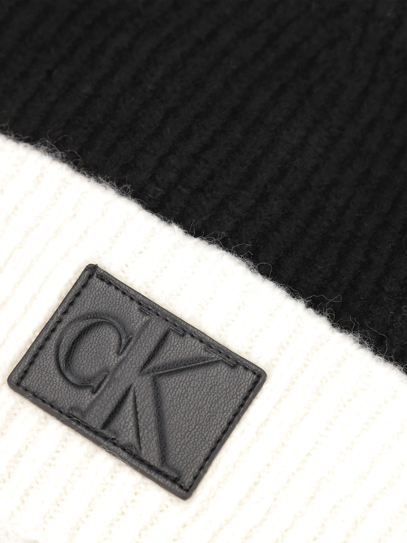 Шапки та кепки Calvin Klein Colorblock Beanie модель K50K511163-BDS Шапки та кепки Calvin Klein Colorblock Beanie модель K50K511163-BDS Фото