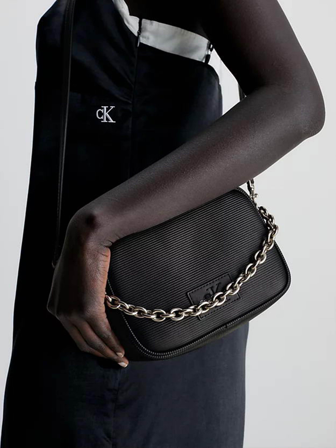 Сумки Calvin Klein Sculpted Camera Bag18 W/Chain модель K60K611189-BDS Фото