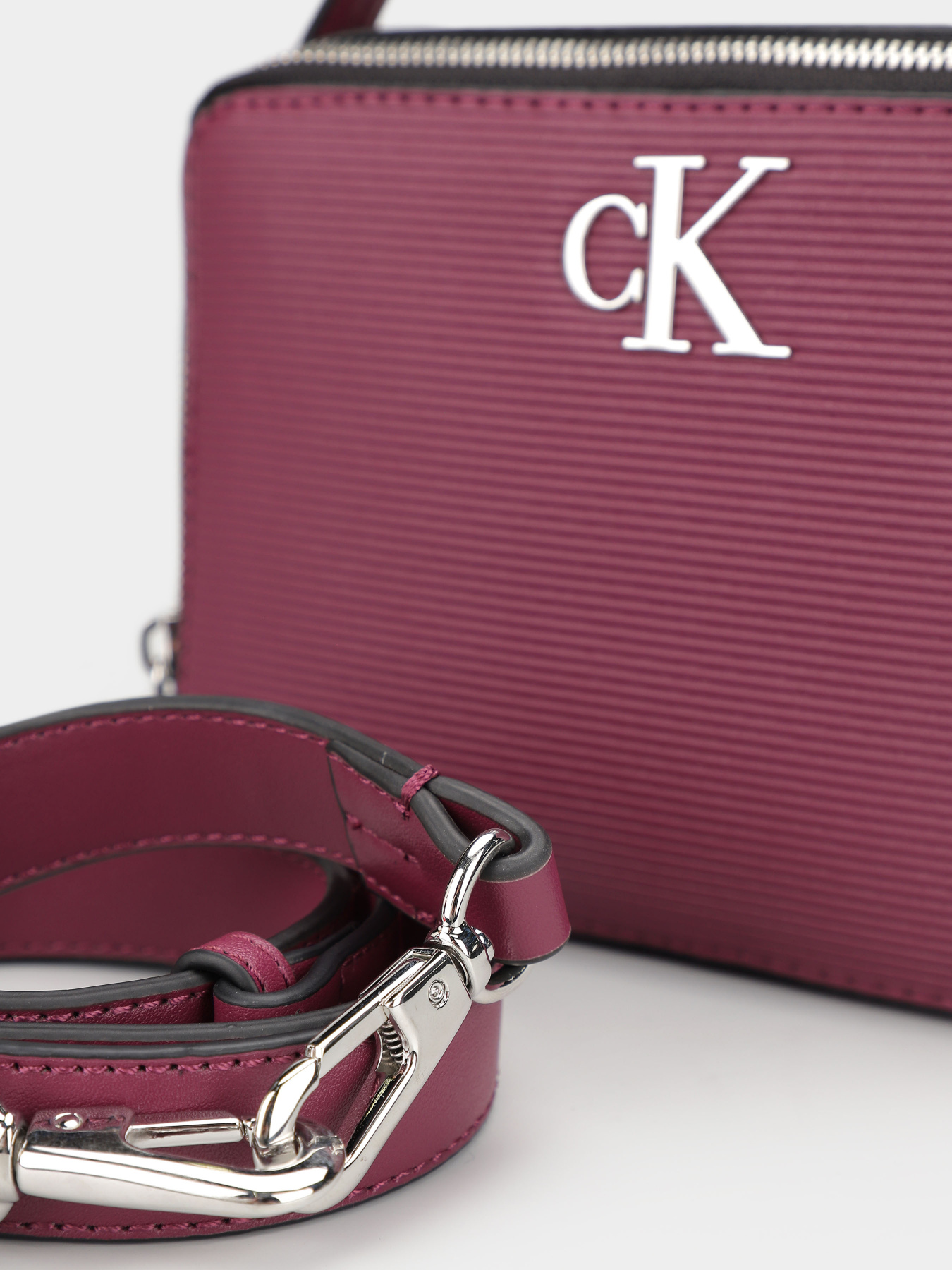 Сумки Calvin Klein Minimal Monogram Camera Bag18 модель K60K611222-VAC Сумки Calvin Klein Minimal Monogram Camera Bag18 модель K60K611222-VAC Фото