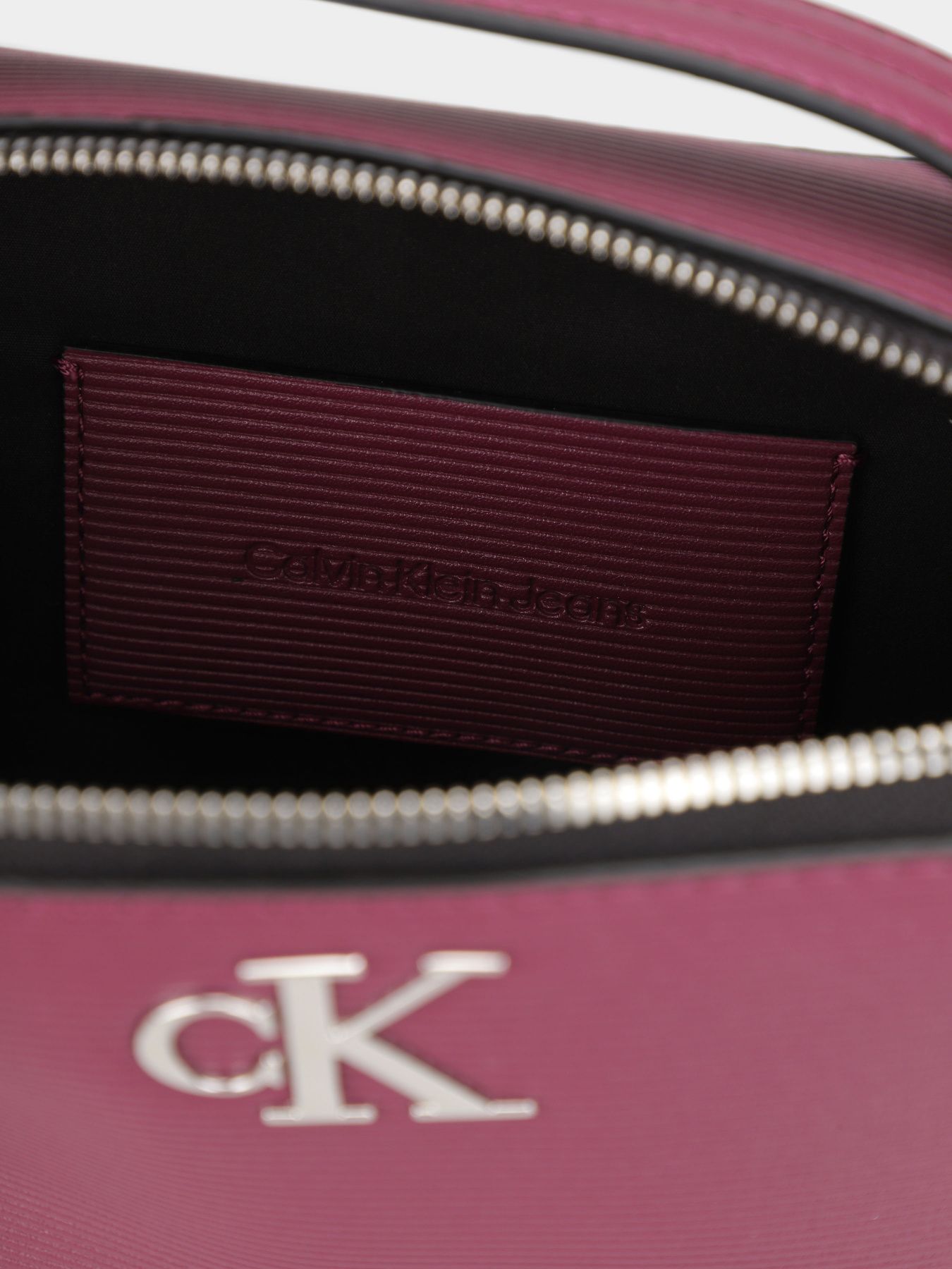Сумки Calvin Klein Minimal Monogram Camera Bag18 модель K60K611222-VAC Сумки Calvin Klein Minimal Monogram Camera Bag18 модель K60K611222-VAC Фото