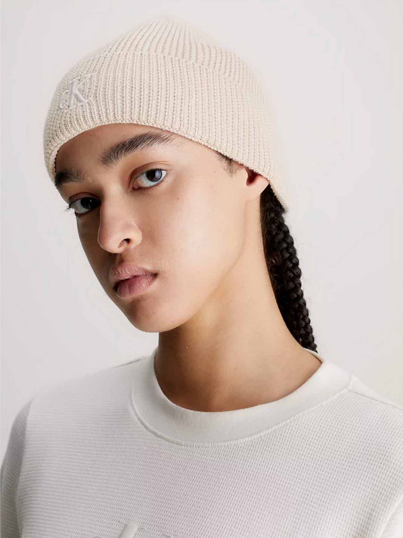 Шапки та кепки Calvin Klein Archive Logo Beanie модель K60K611255-0JV Шапки та кепки Calvin Klein Archive Logo Beanie модель K60K611255-0JV Фото