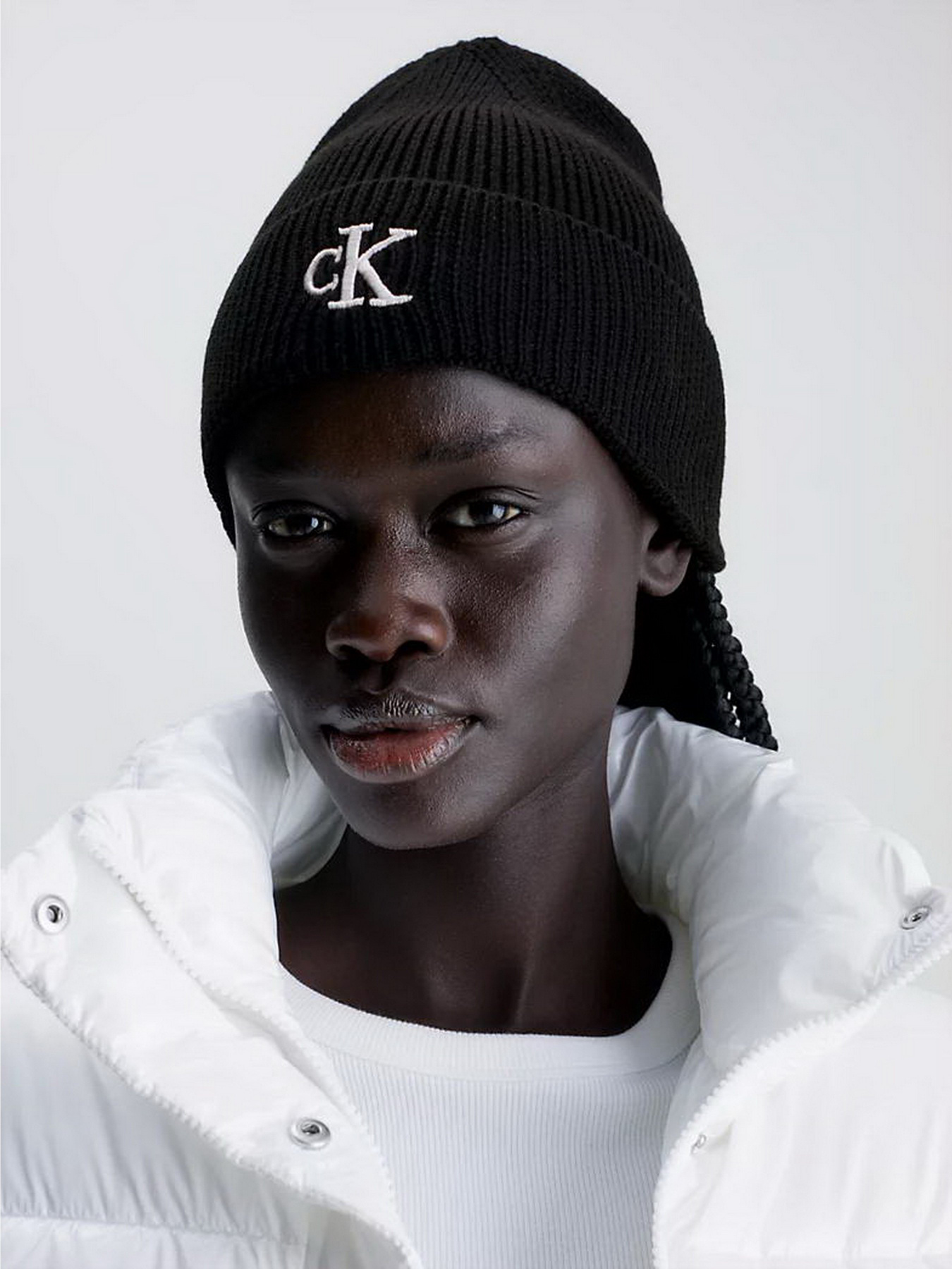 Шапки та кепки Calvin Klein Archive Logo Beanie модель K60K611255-BDS Шапки та кепки Calvin Klein Archive Logo Beanie модель K60K611255-BDS Фото