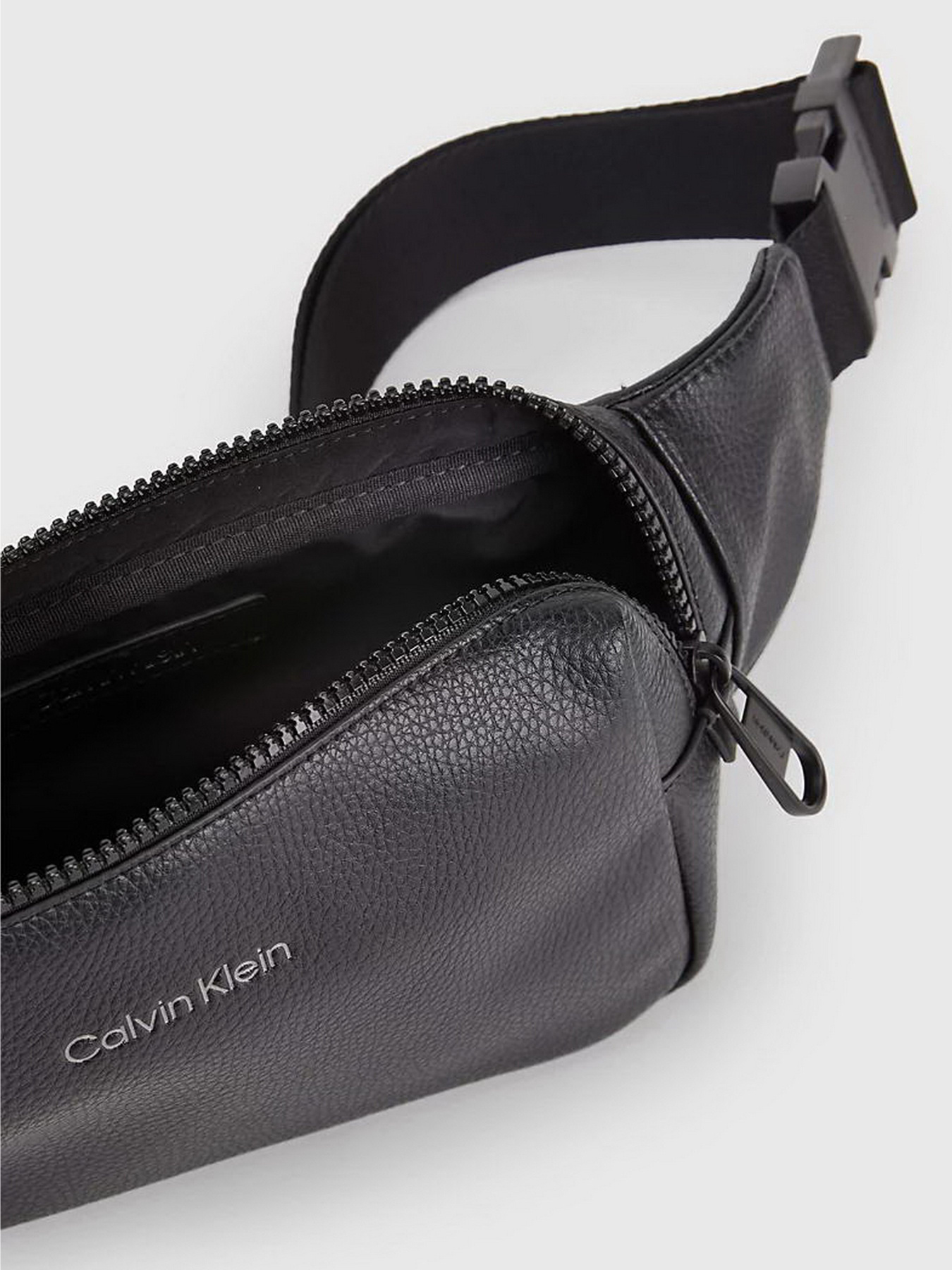 Сумки Calvin Klein Must Wa/Stbag модель K50K508688-BAX Фото