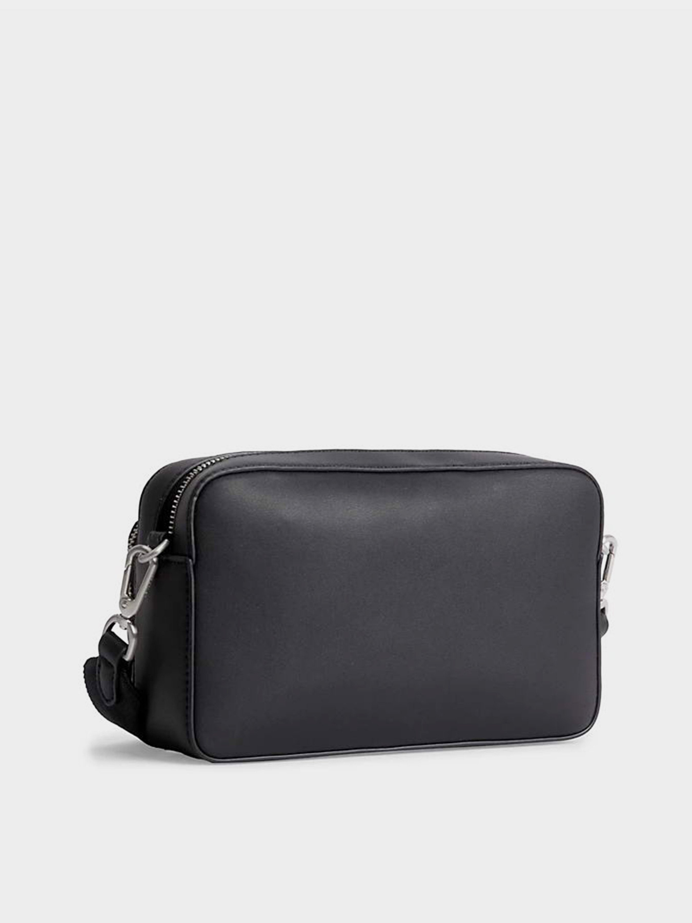 Сумки Calvin Klein Must Camera Bag W/Pckt Lg модель K60K608410-BAX Сумки Calvin Klein Must Camera Bag W/Pckt Lg модель K60K608410-BAX Фото