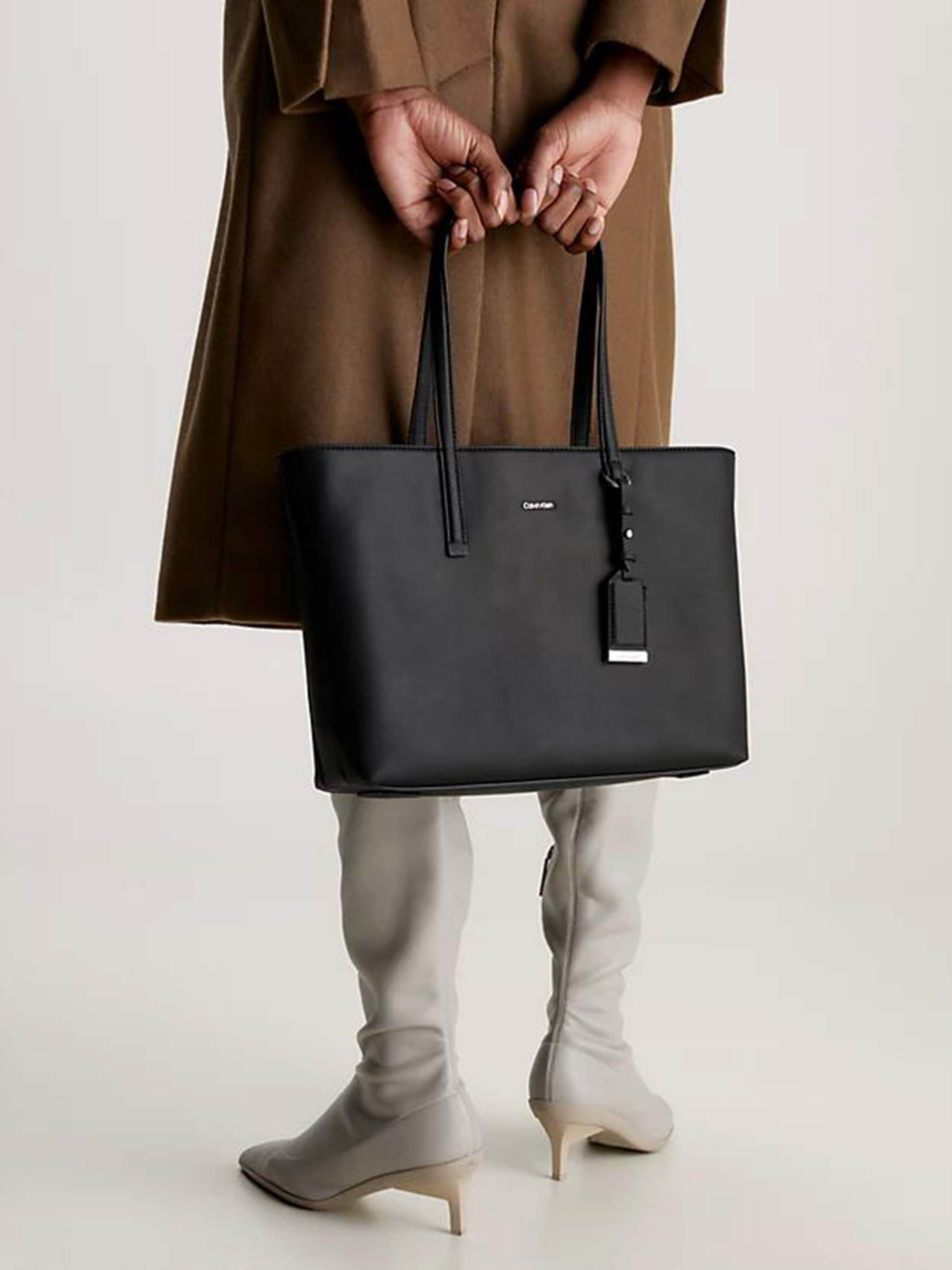 Сумки Calvin Klein Ck Must Shopper Md модель K60K610736-BAX Фото