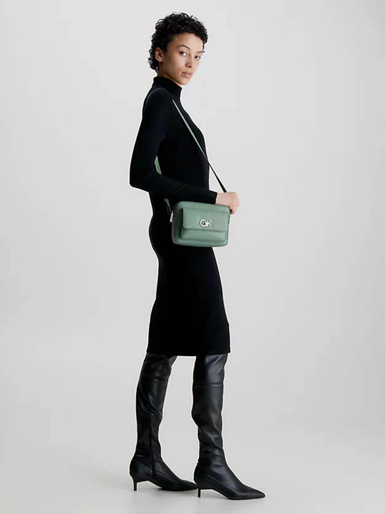 Сумки Calvin Klein Re-Lock Camera Bag W/Flap модель K60K611083-LKG Фото
