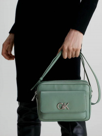 Сумки Calvin Klein Re-Lock Camera Bag W/Flap модель K60K611083-LKG Фото
