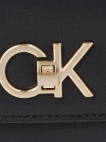 Сумки Calvin Klein Re-Lock Camera Bag W/Flap модель K60K611083-BEH Фото