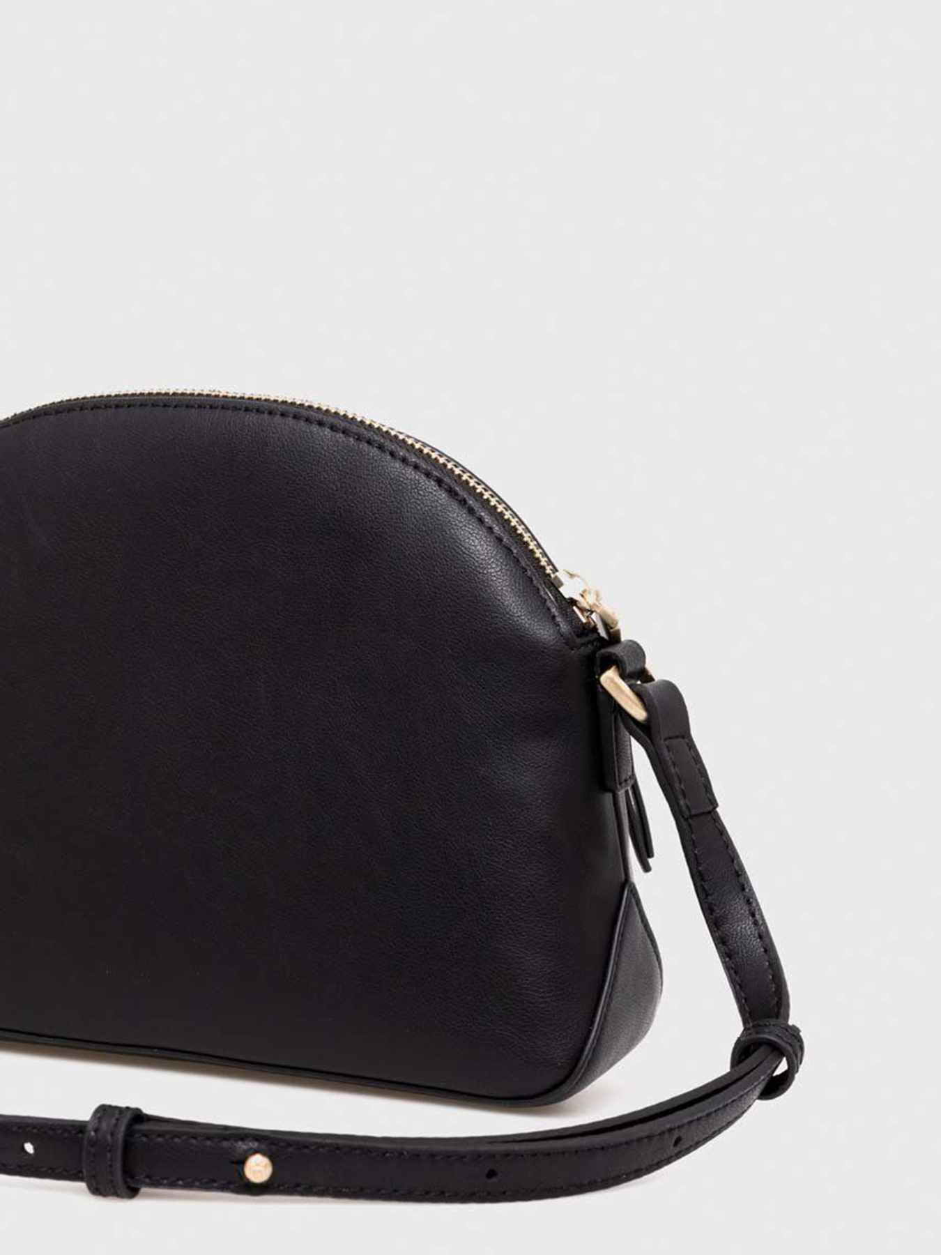 Сумки Calvin Klein Re-Lock Seasonal Crossbody Md модель K60K611444-BEH Сумки Calvin Klein Re-Lock Seasonal Crossbody Md модель K60K611444-BEH Фото