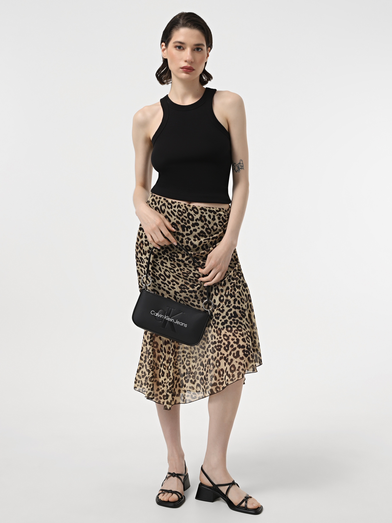 Сумки Calvin Klein Sculpted Shoulder Pouch25 Mono модель K60K610679-0GL Фото