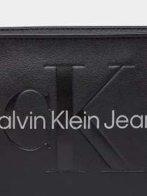 Сумки Calvin Klein Sculpted Shoulder Pouch25 Mono модель K60K610679-0GL Фото