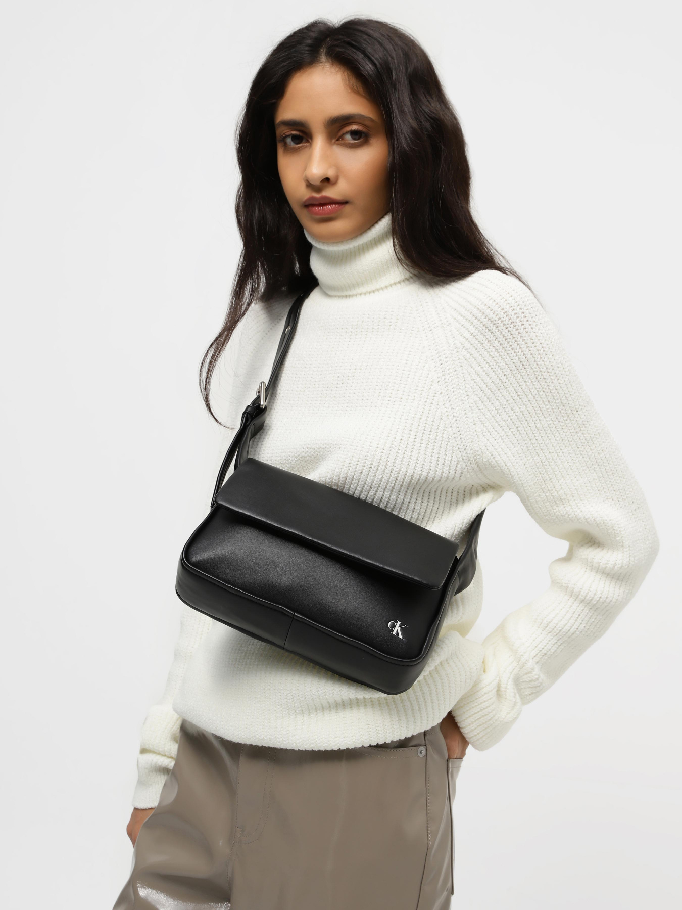 Сумки Calvin Klein Block Flap Shoulderbag25 Pu модель K60K611467-BEH Фото