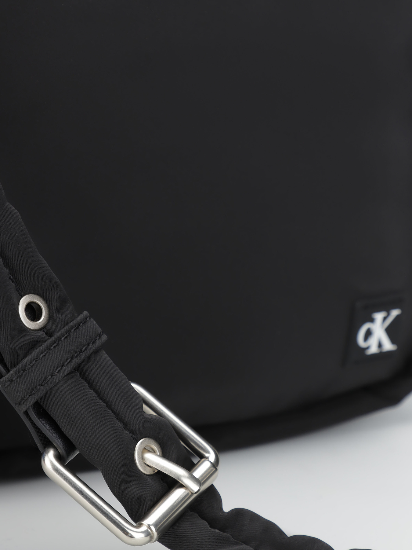 Сумки Calvin Klein Block Sq Camerabag21 Ny модель K60K611557-BEH Фото