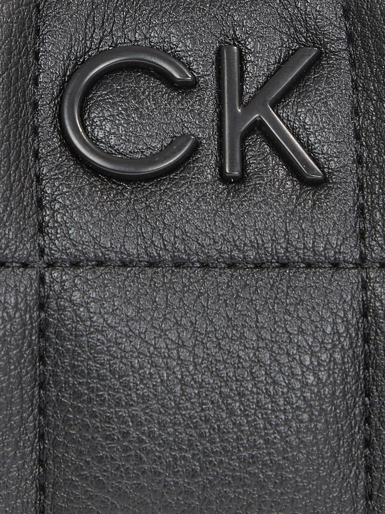 Сумки Calvin Klein Square Quilt Chain Shoulder Bag модель K60K612018-BEH Сумки Calvin Klein Square Quilt Chain Shoulder Bag модель K60K612018-BEH Фото
